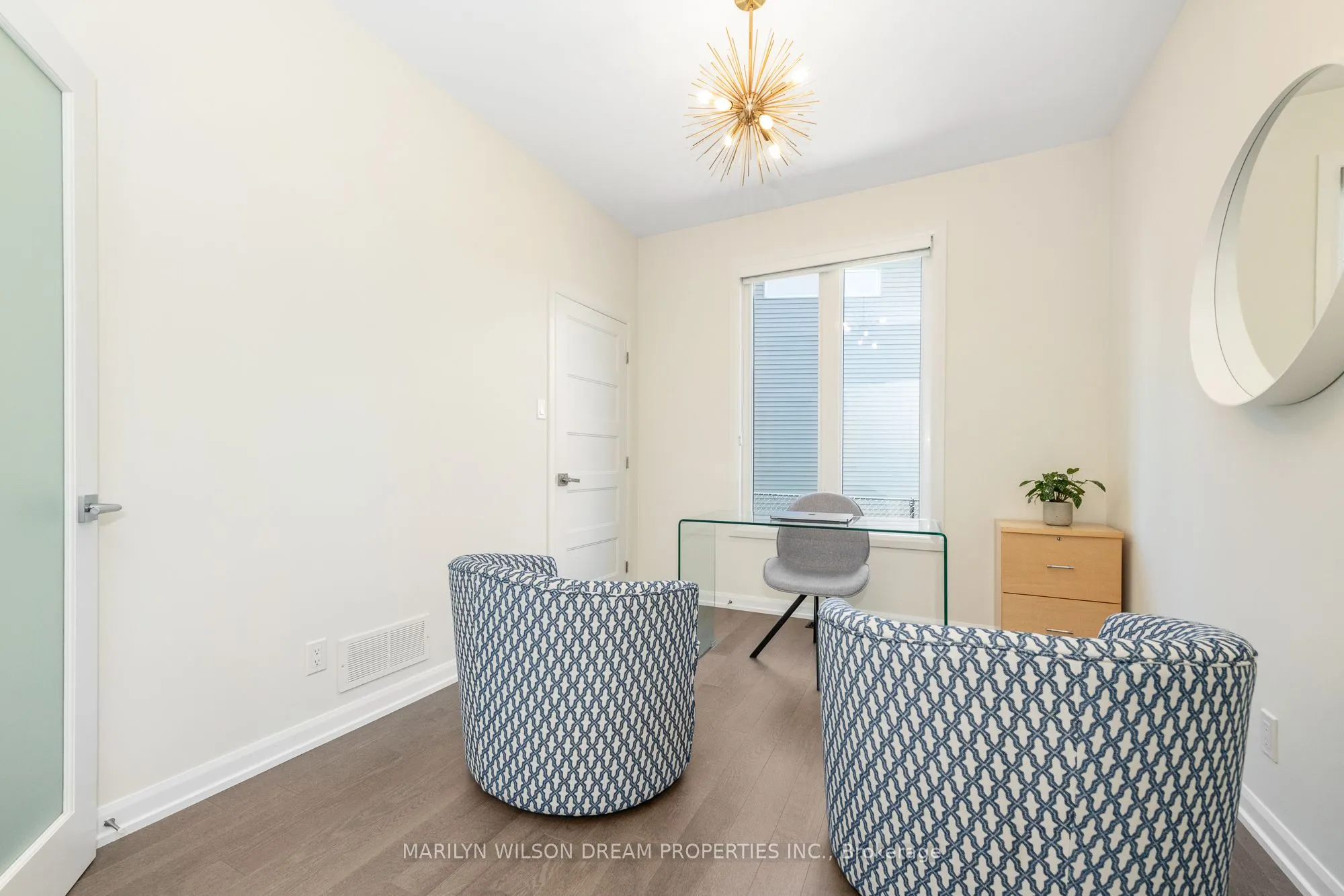 228 Onyx Crescent