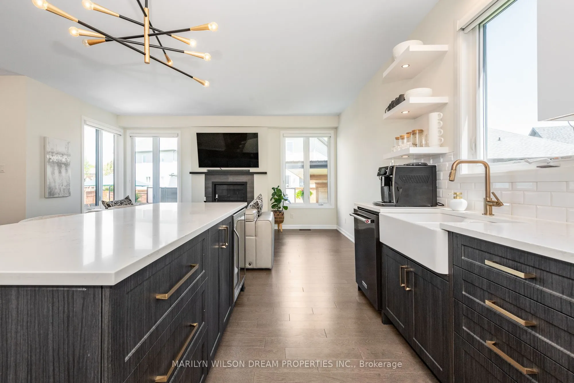228 Onyx Crescent