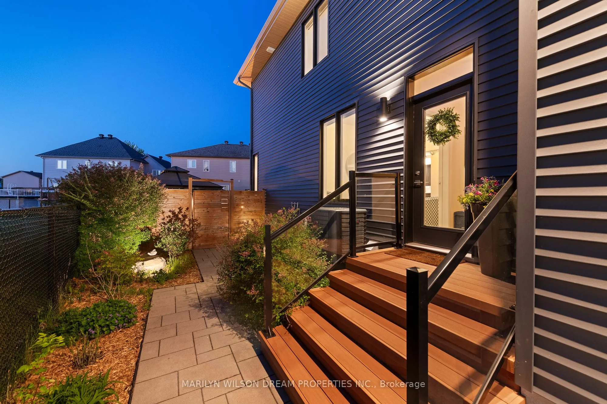228 Onyx Crescent