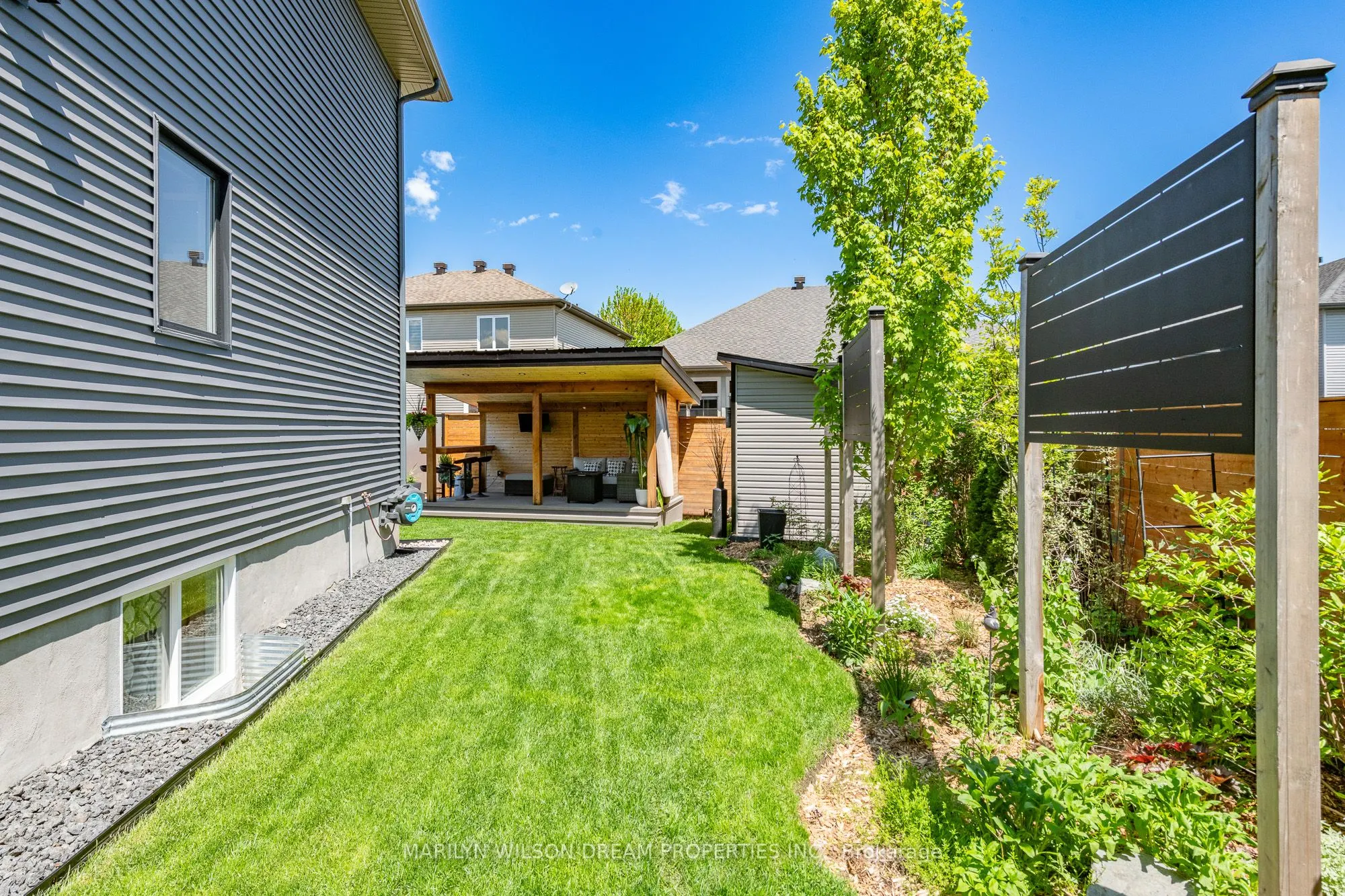 228 Onyx Crescent