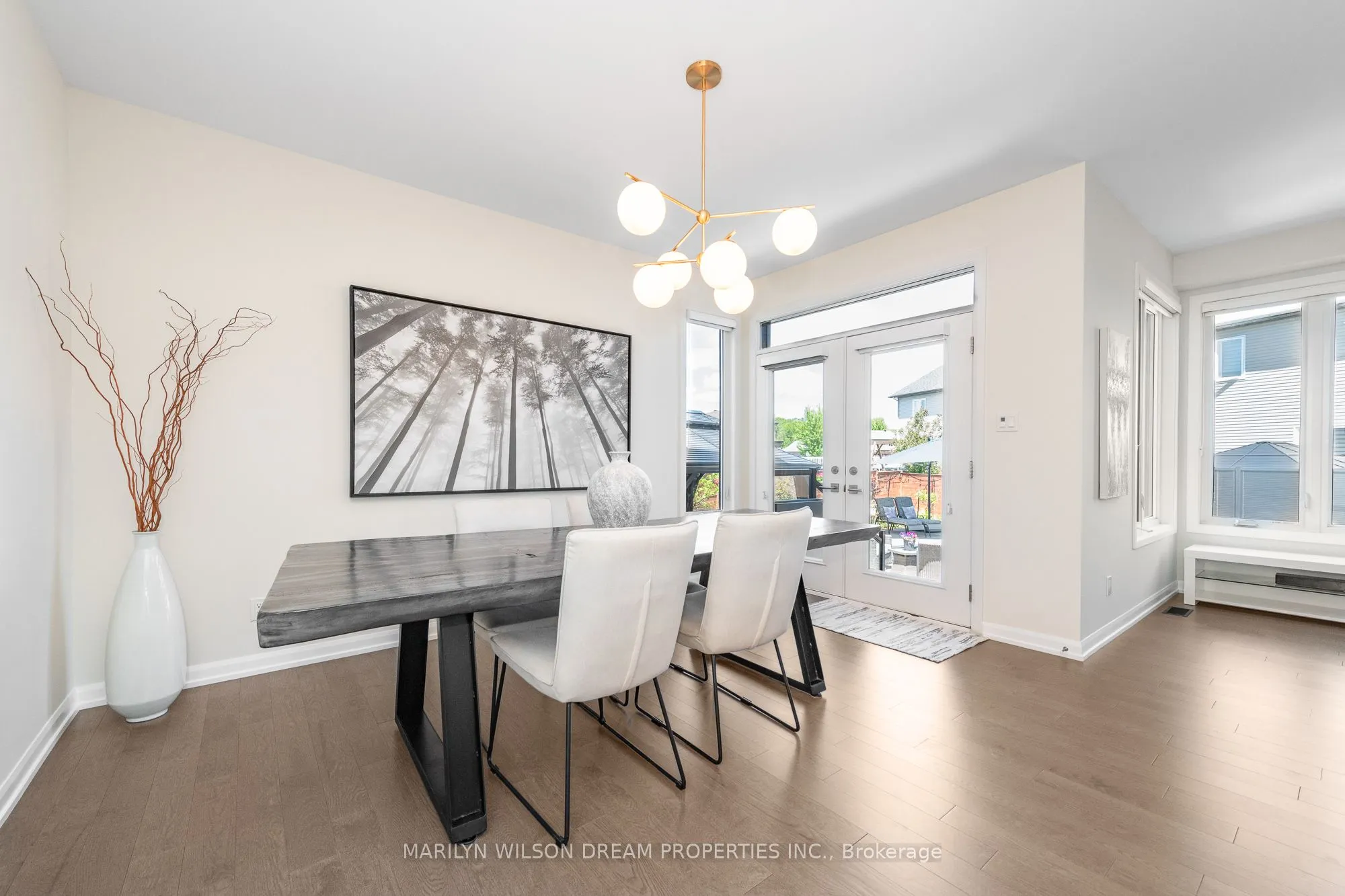 228 Onyx Crescent