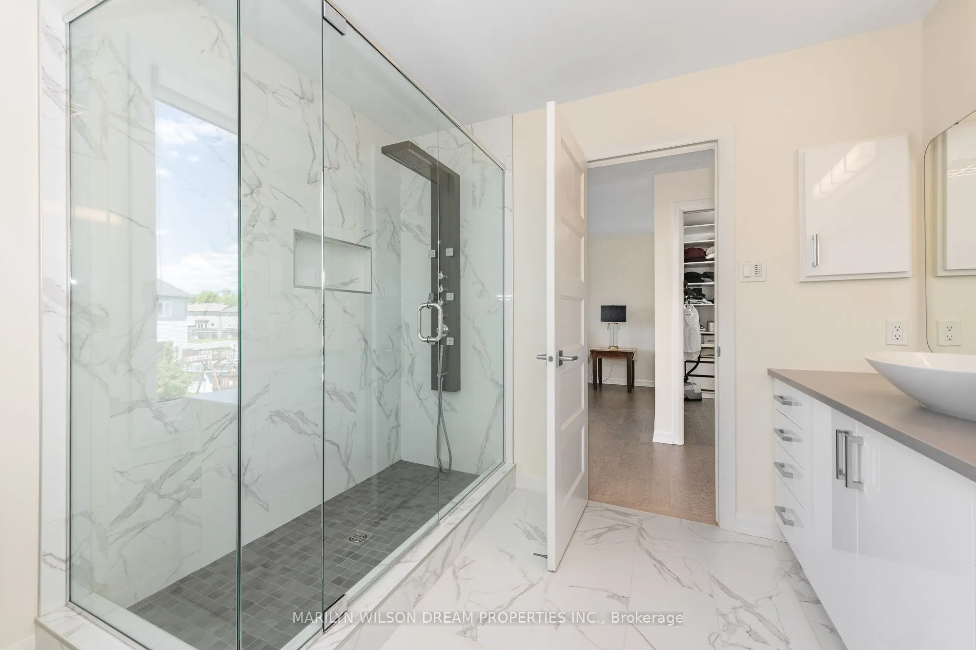 228 Onyx Crescent