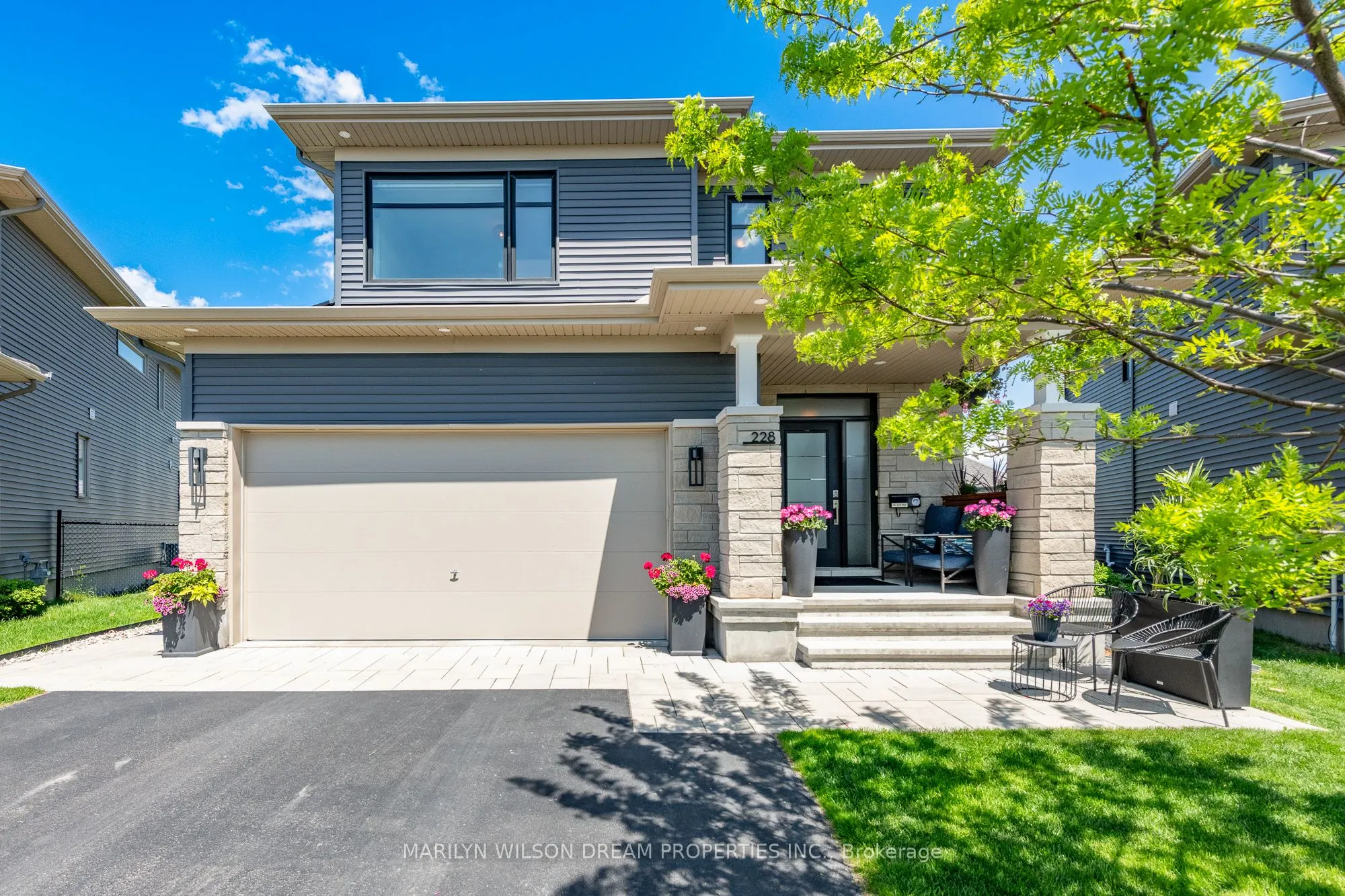 228 Onyx Crescent