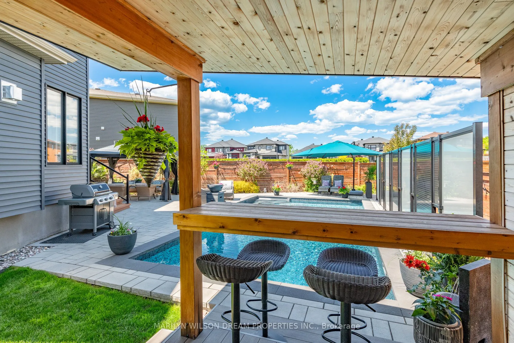 228 Onyx Crescent