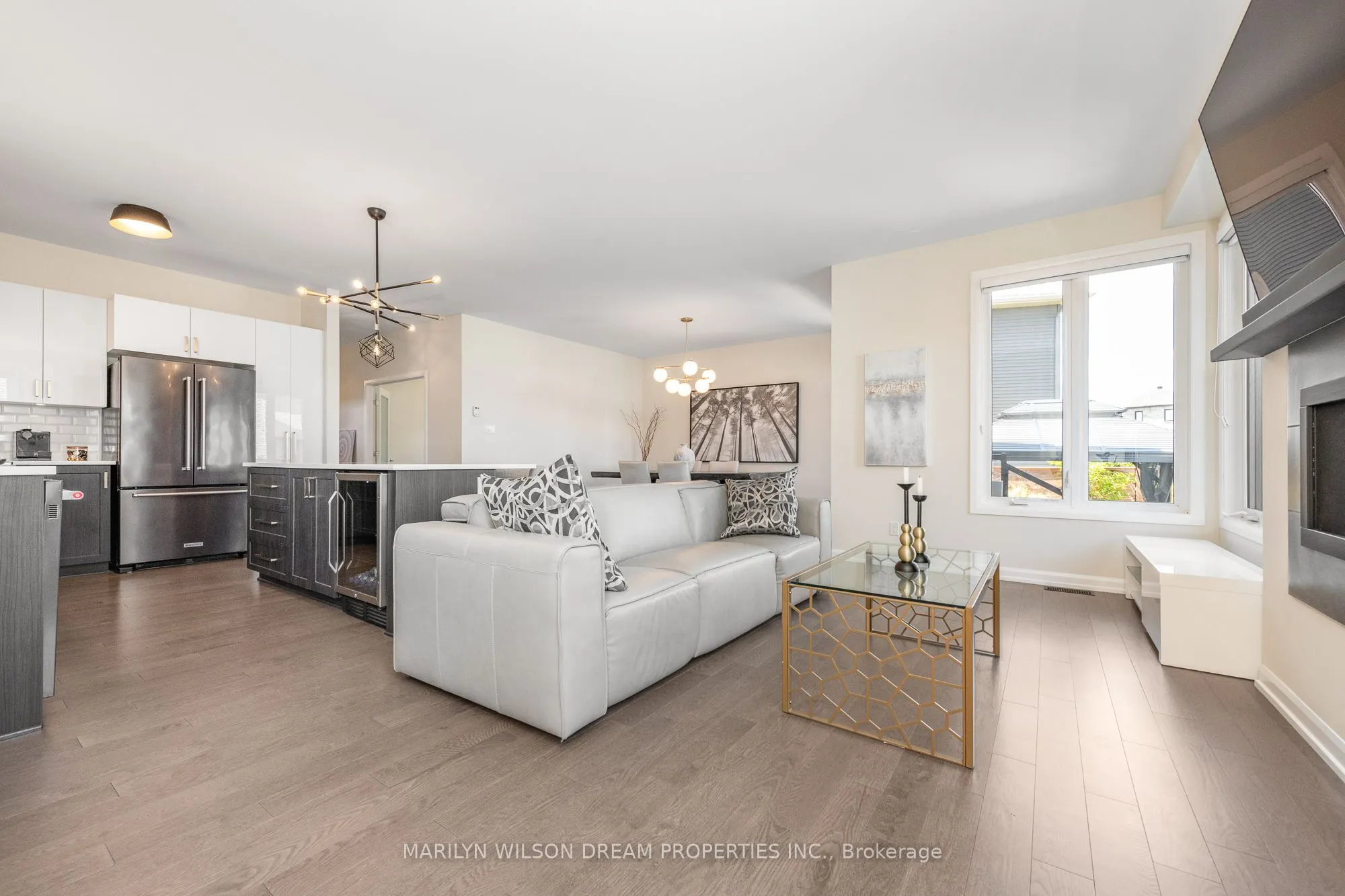 228 Onyx Crescent