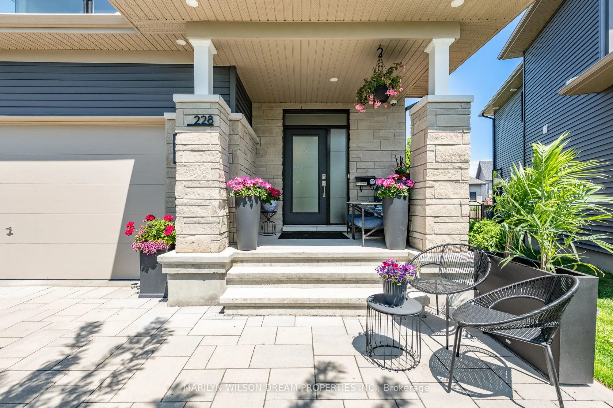 228 Onyx Crescent
