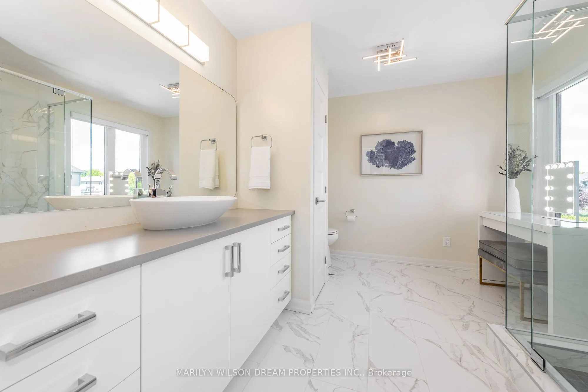 228 Onyx Crescent