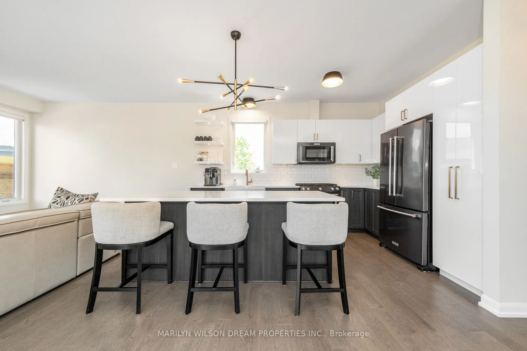228 Onyx Crescent