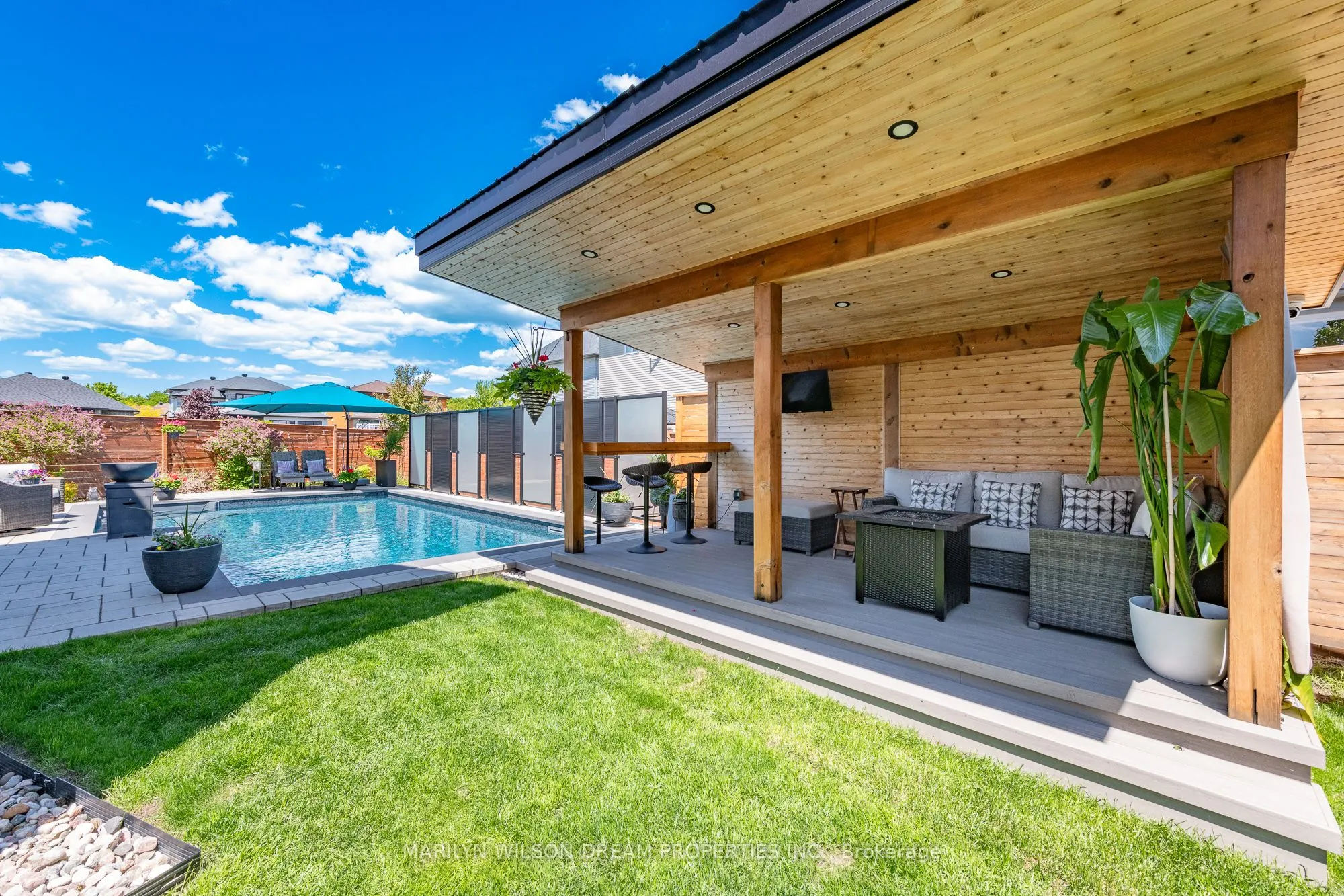 228 Onyx Crescent
