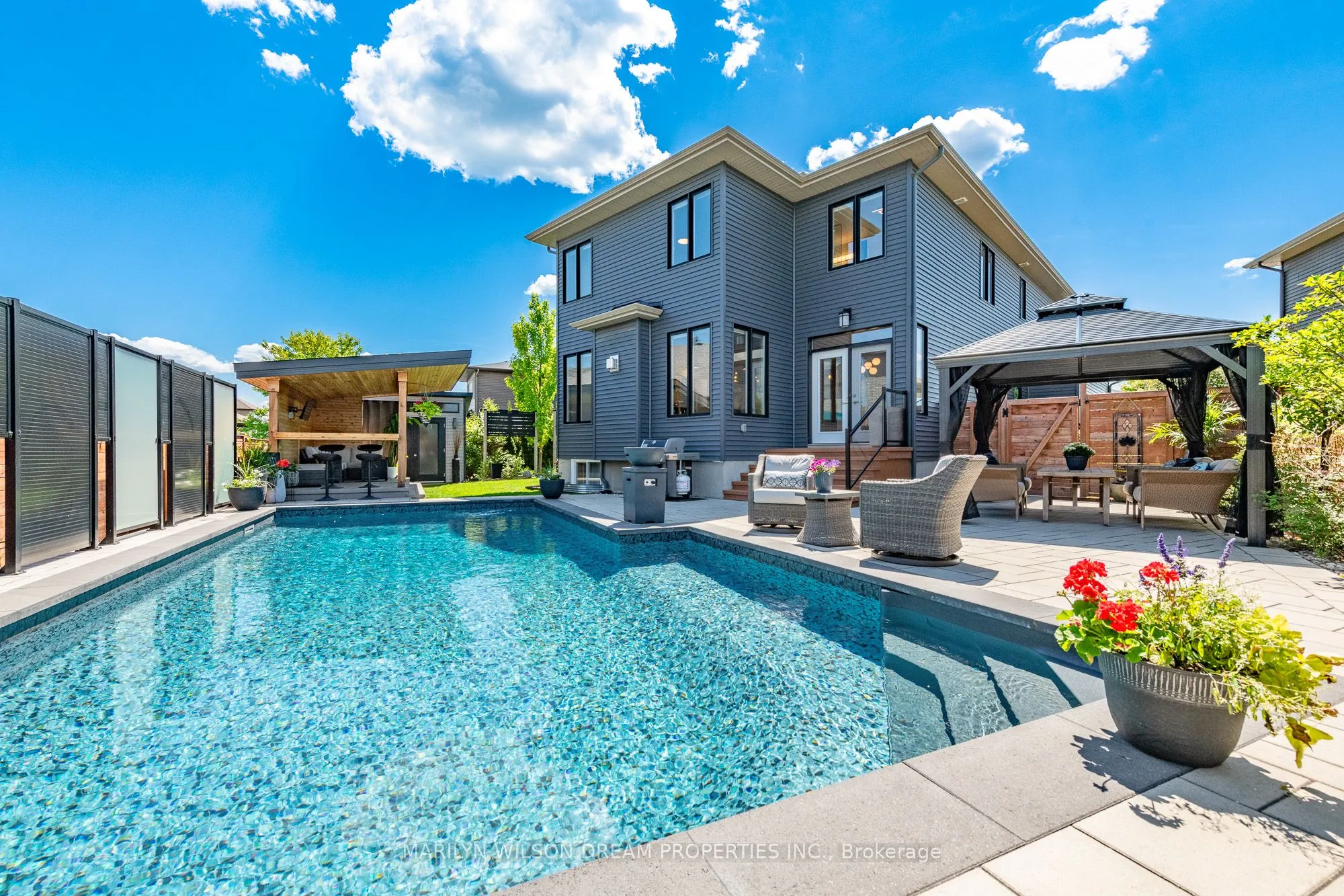 228 Onyx Crescent