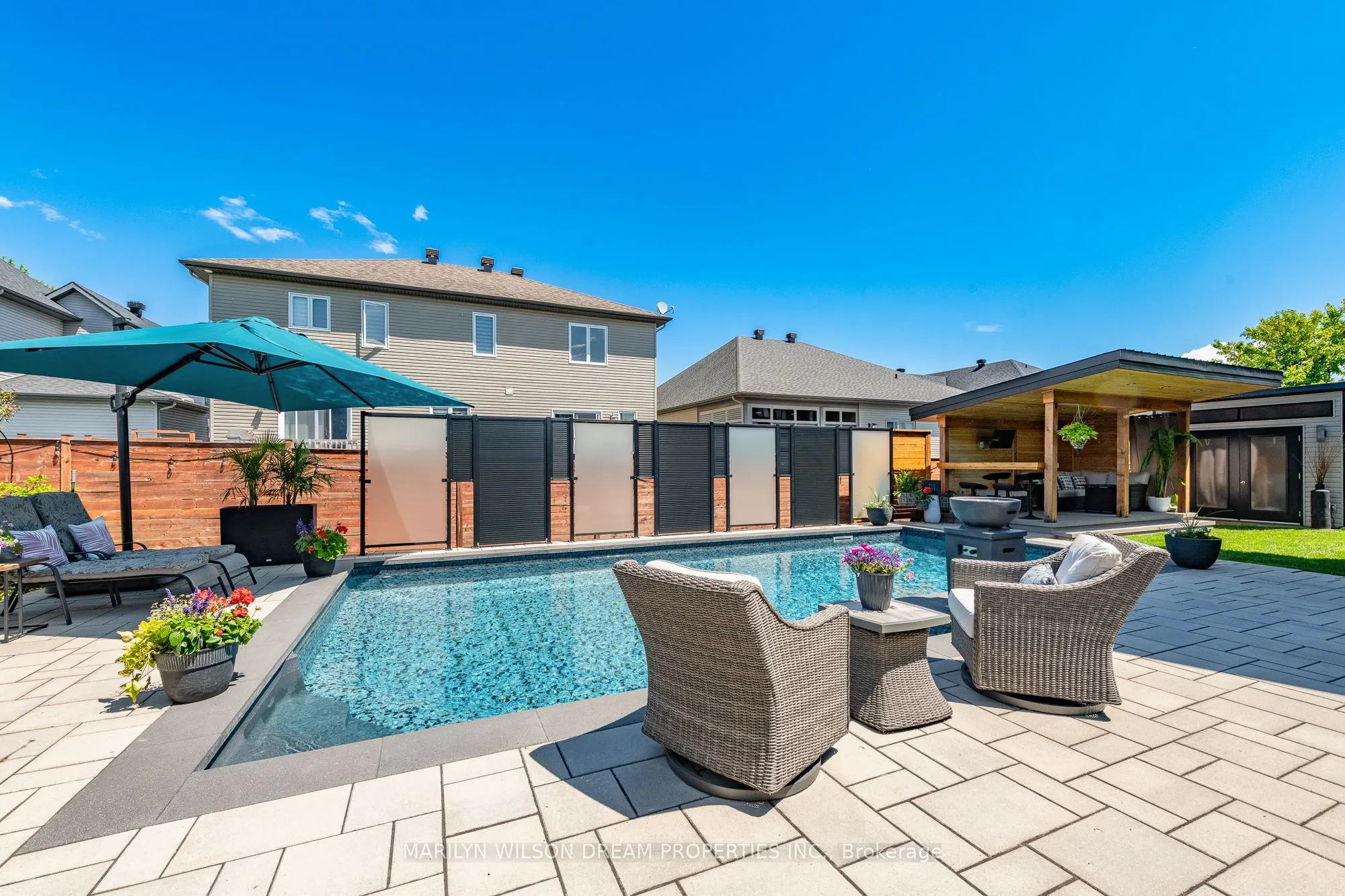 228 Onyx Crescent