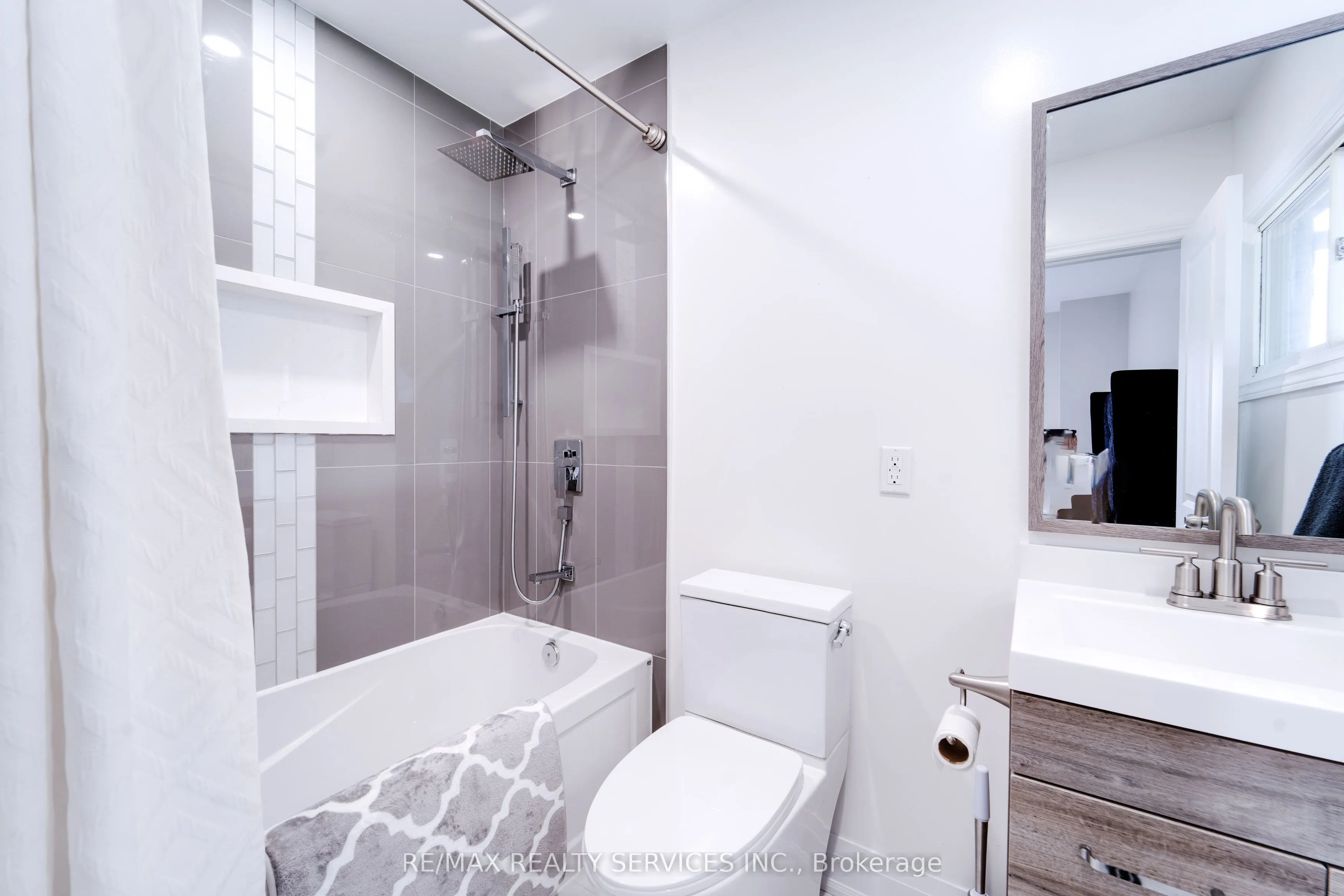 885 Glen Cedar Drive