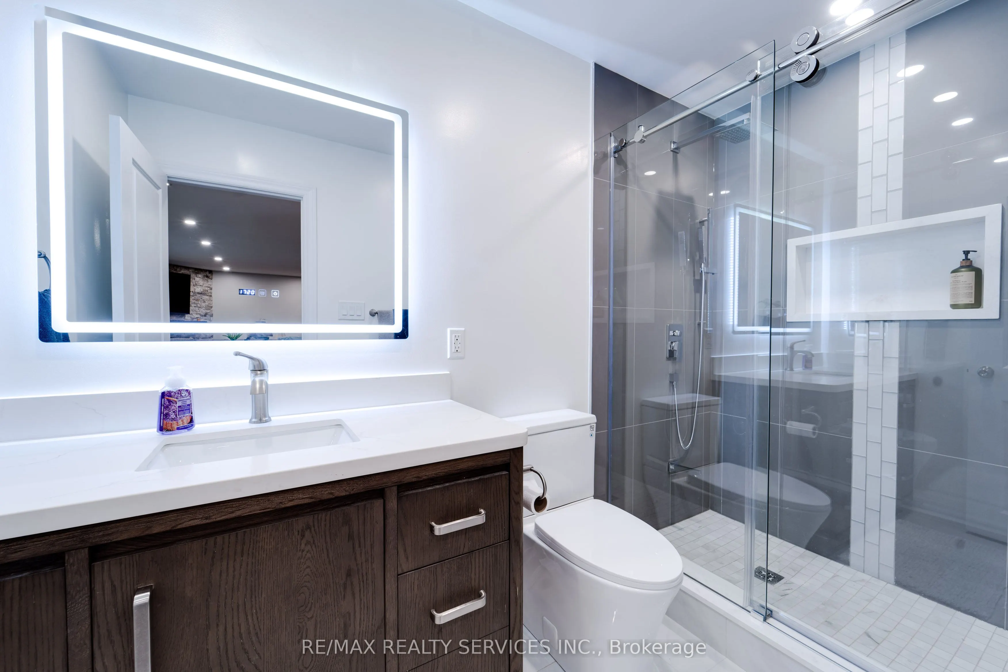 885 Glen Cedar Drive