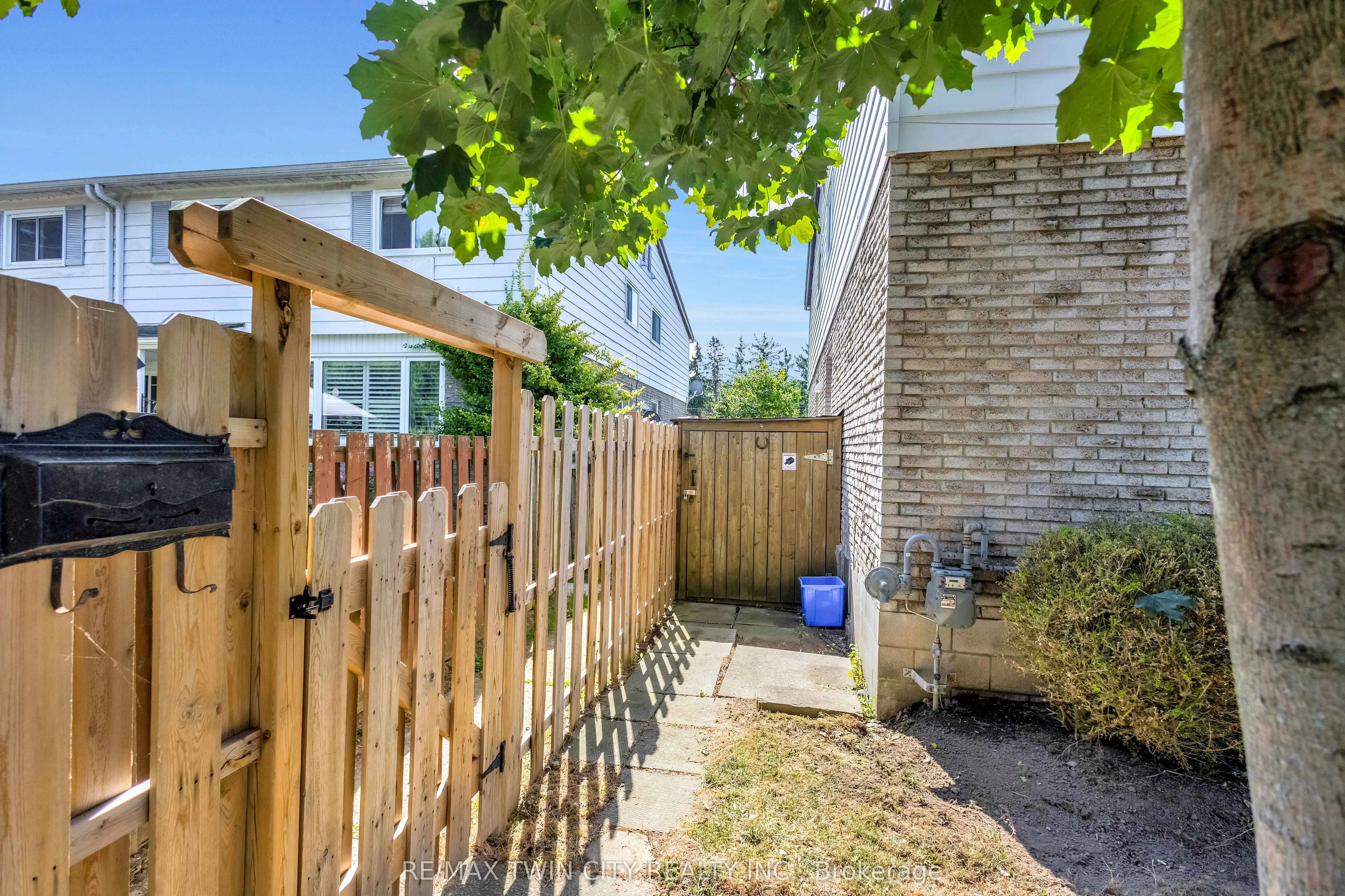 8 Oakhill Drive, #A