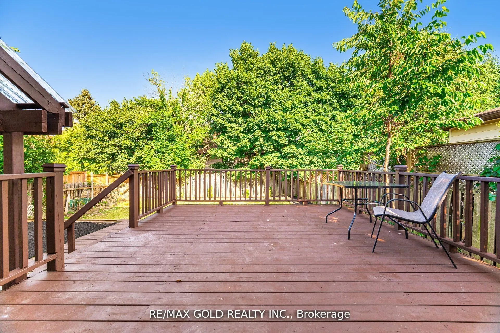 212 Cedarwoods Crescent