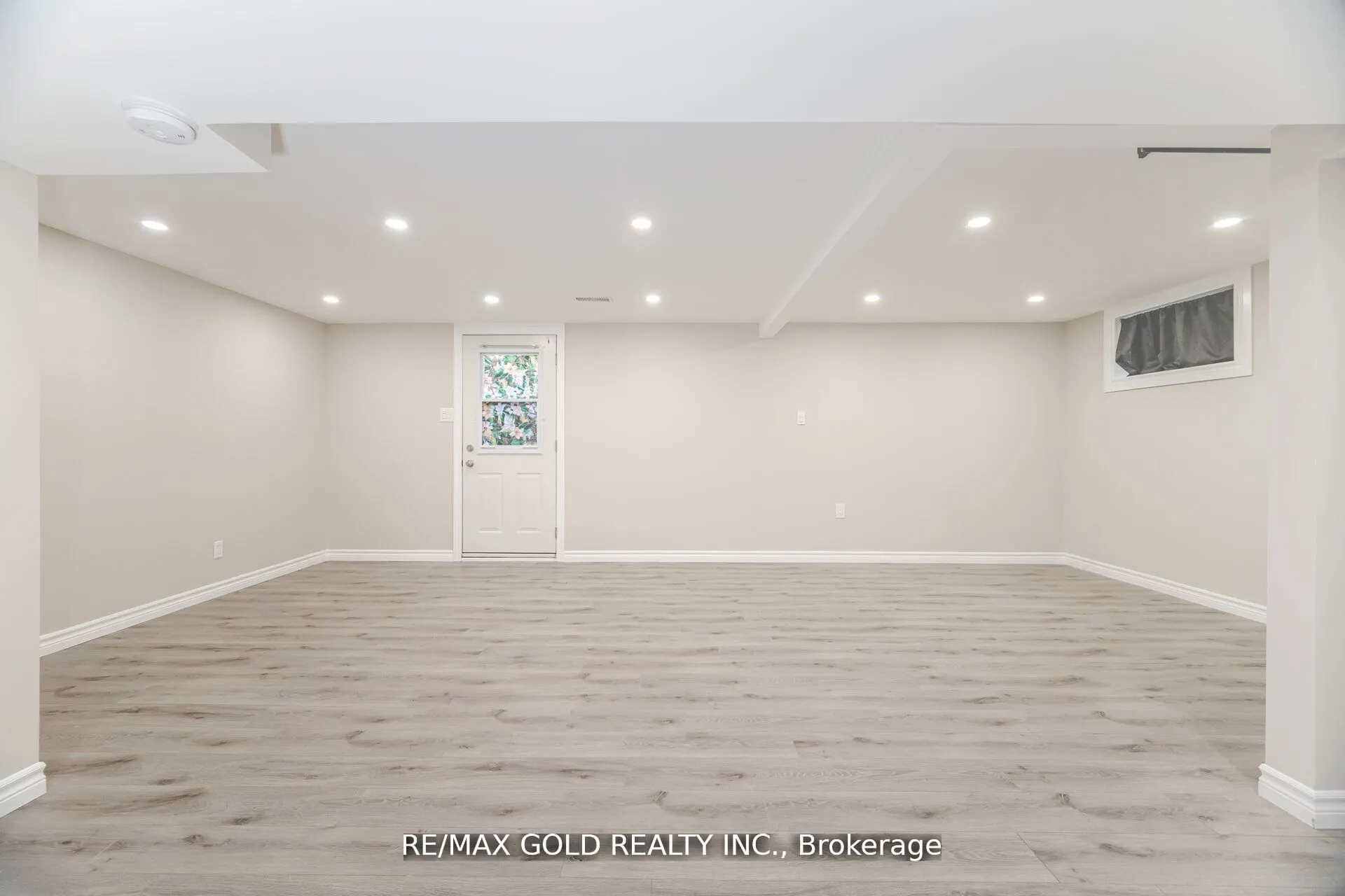 212 Cedarwoods Crescent