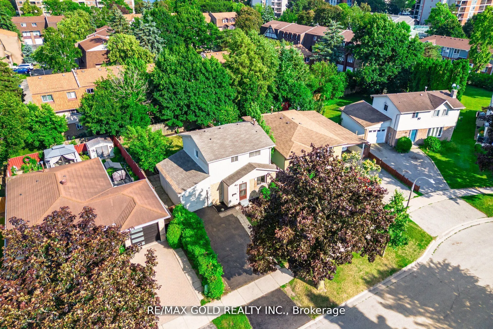 212 Cedarwoods Crescent