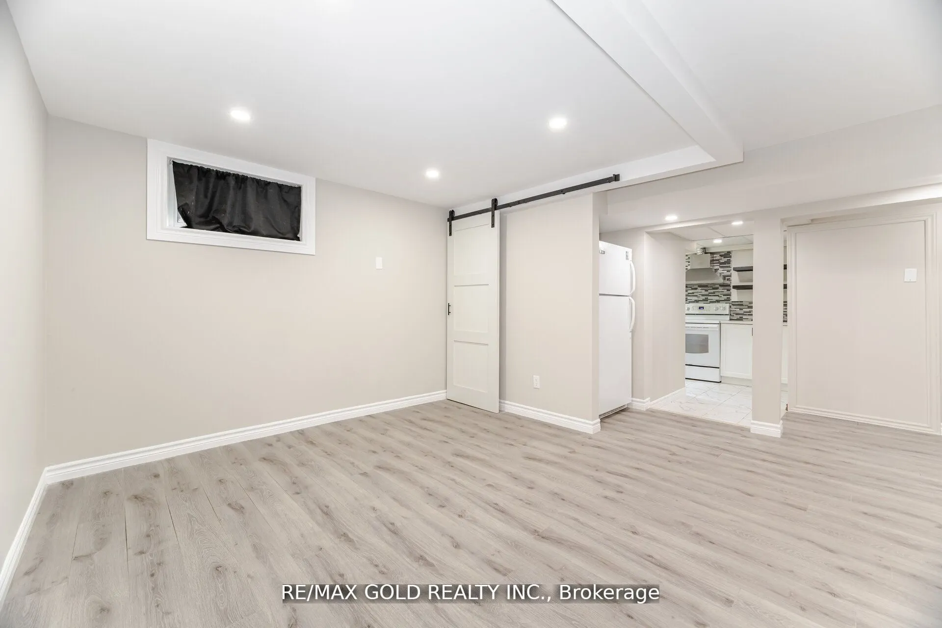 212 Cedarwoods Crescent