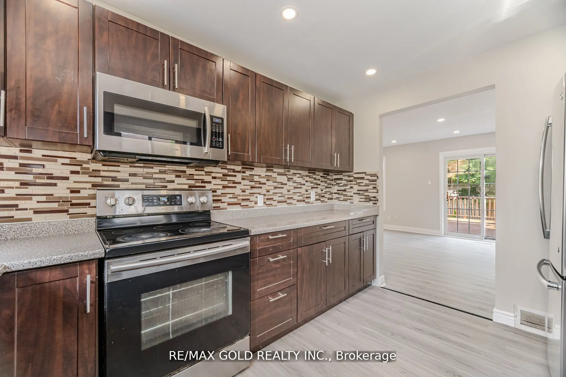 212 Cedarwoods Crescent