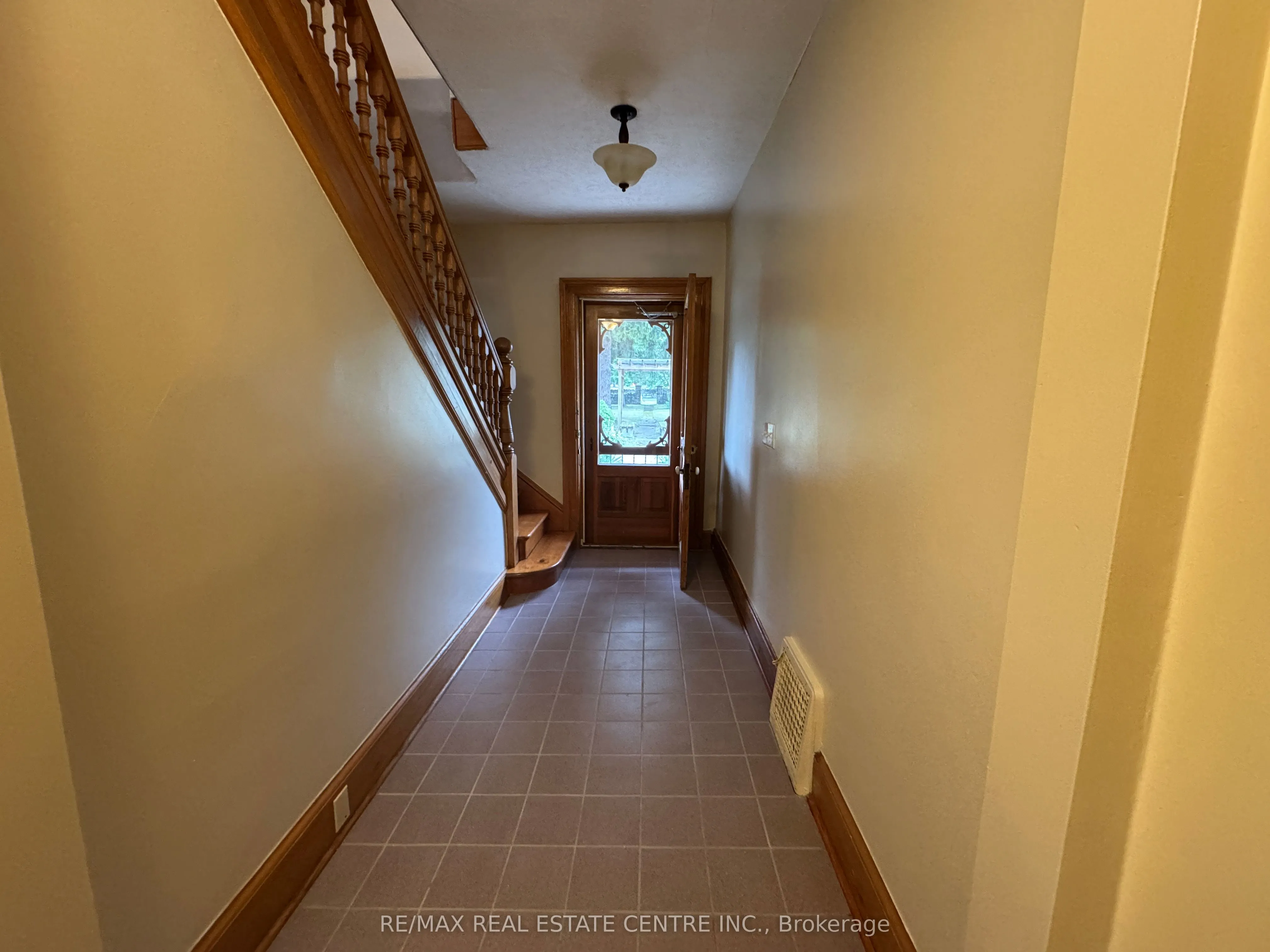 150 Elgin Street N, #A