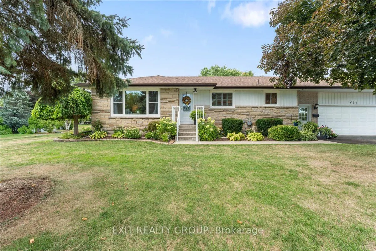 421 Dundas Street W