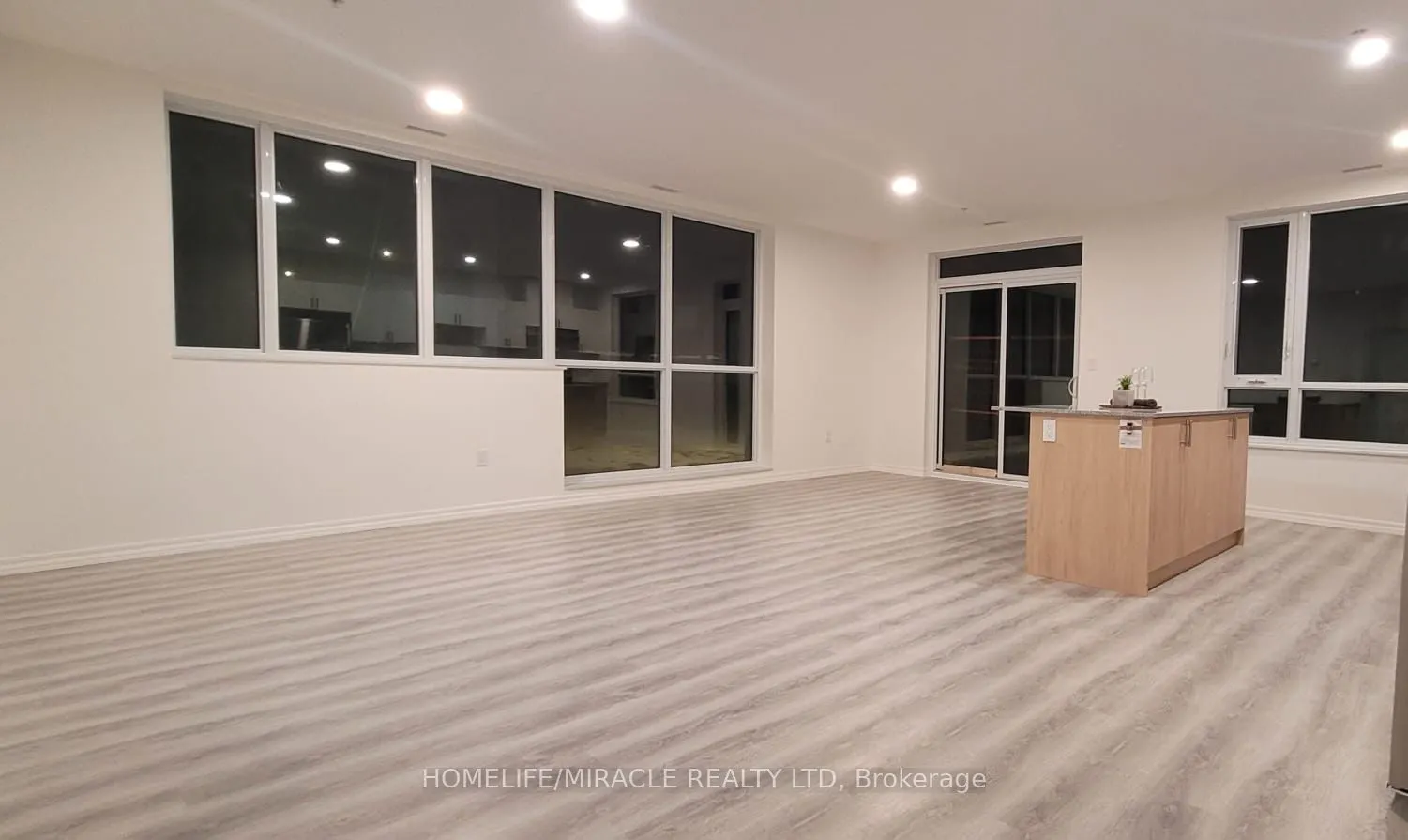 1098 Paisley Road, #212