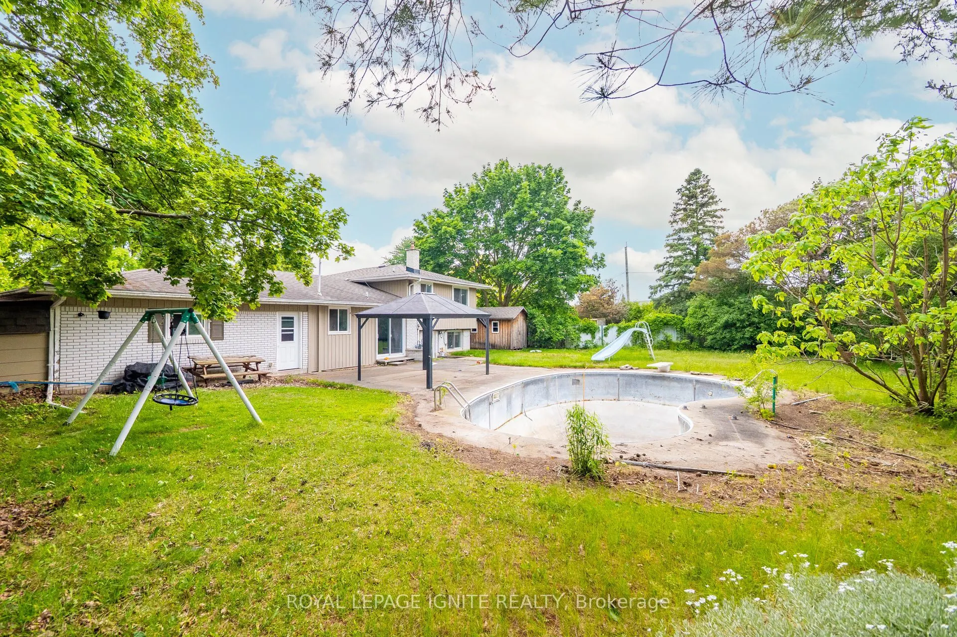 1761 Daleview Crescent