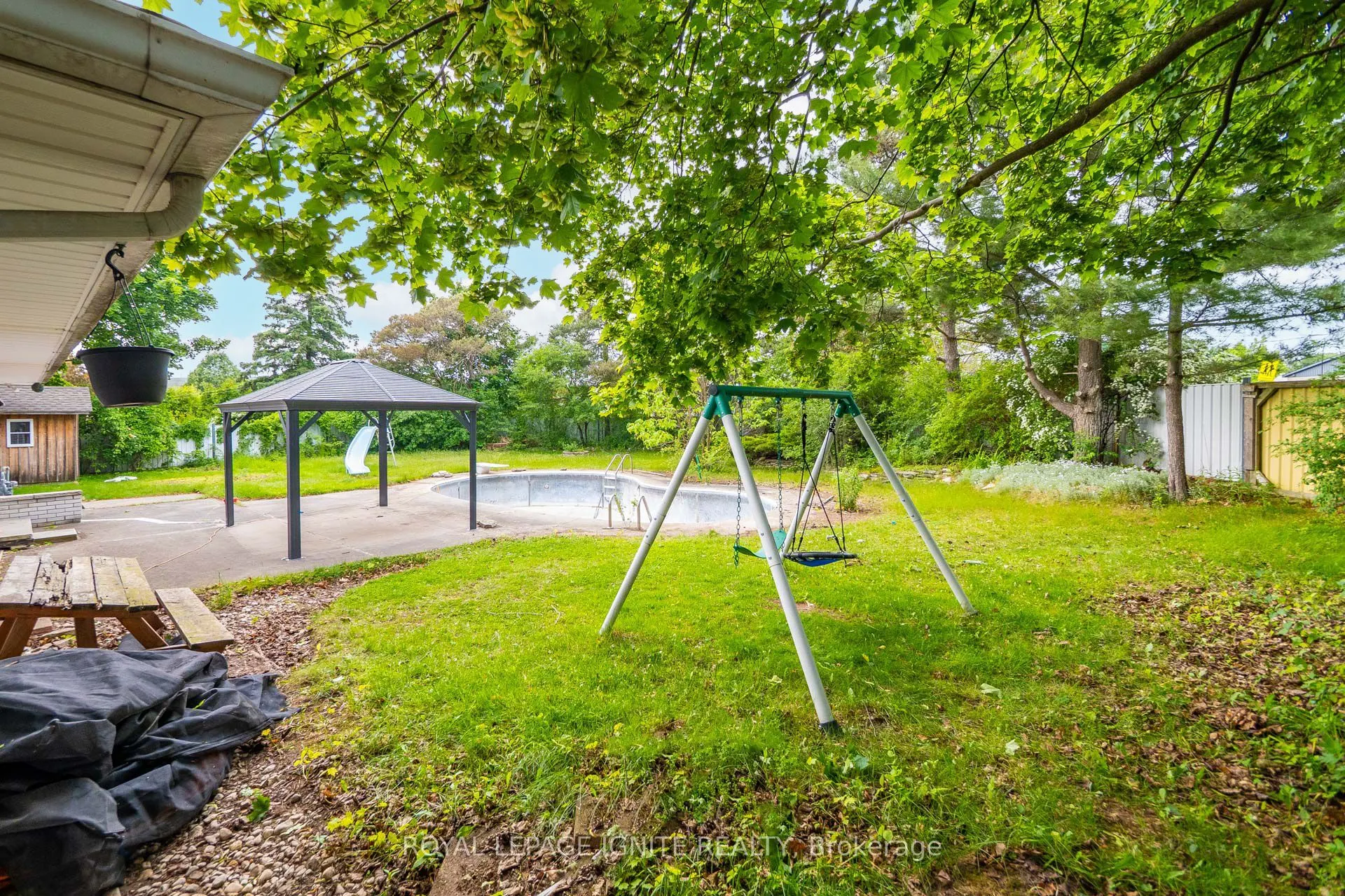 1761 Daleview Crescent