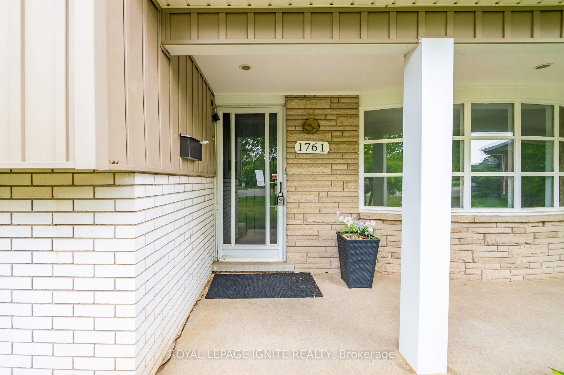 1761 Daleview Crescent