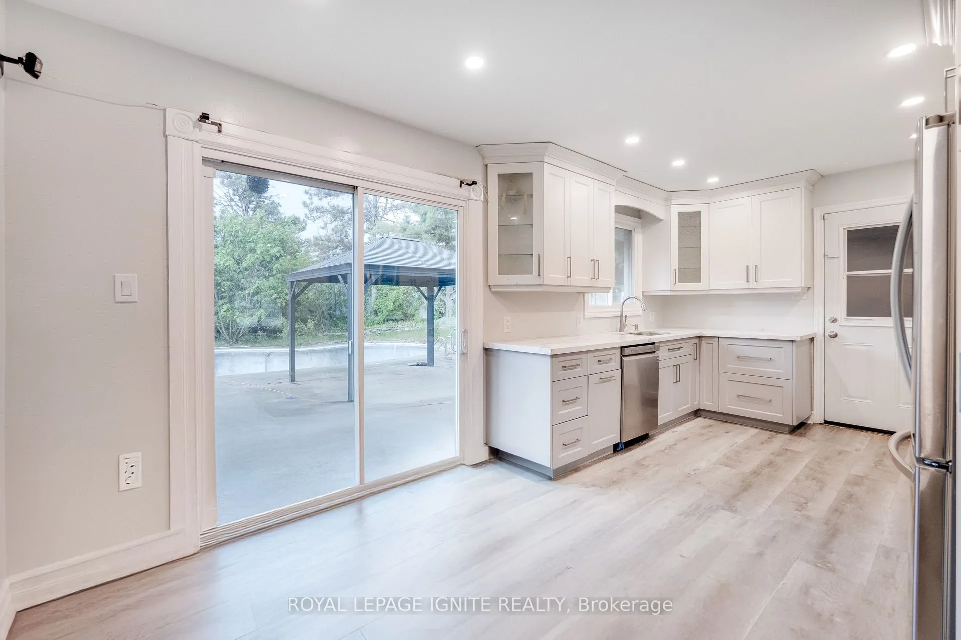 1761 Daleview Crescent