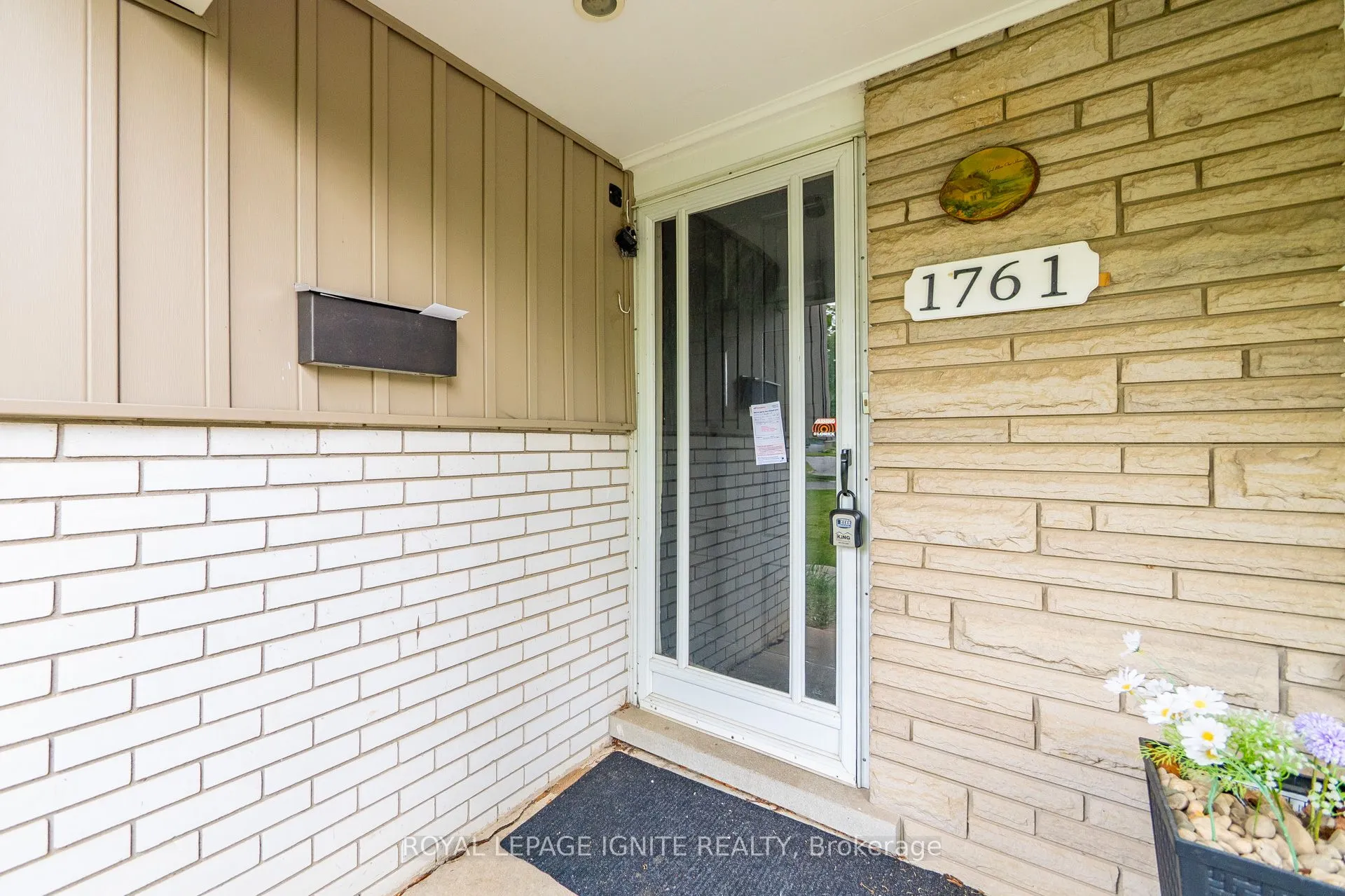 1761 Daleview Crescent