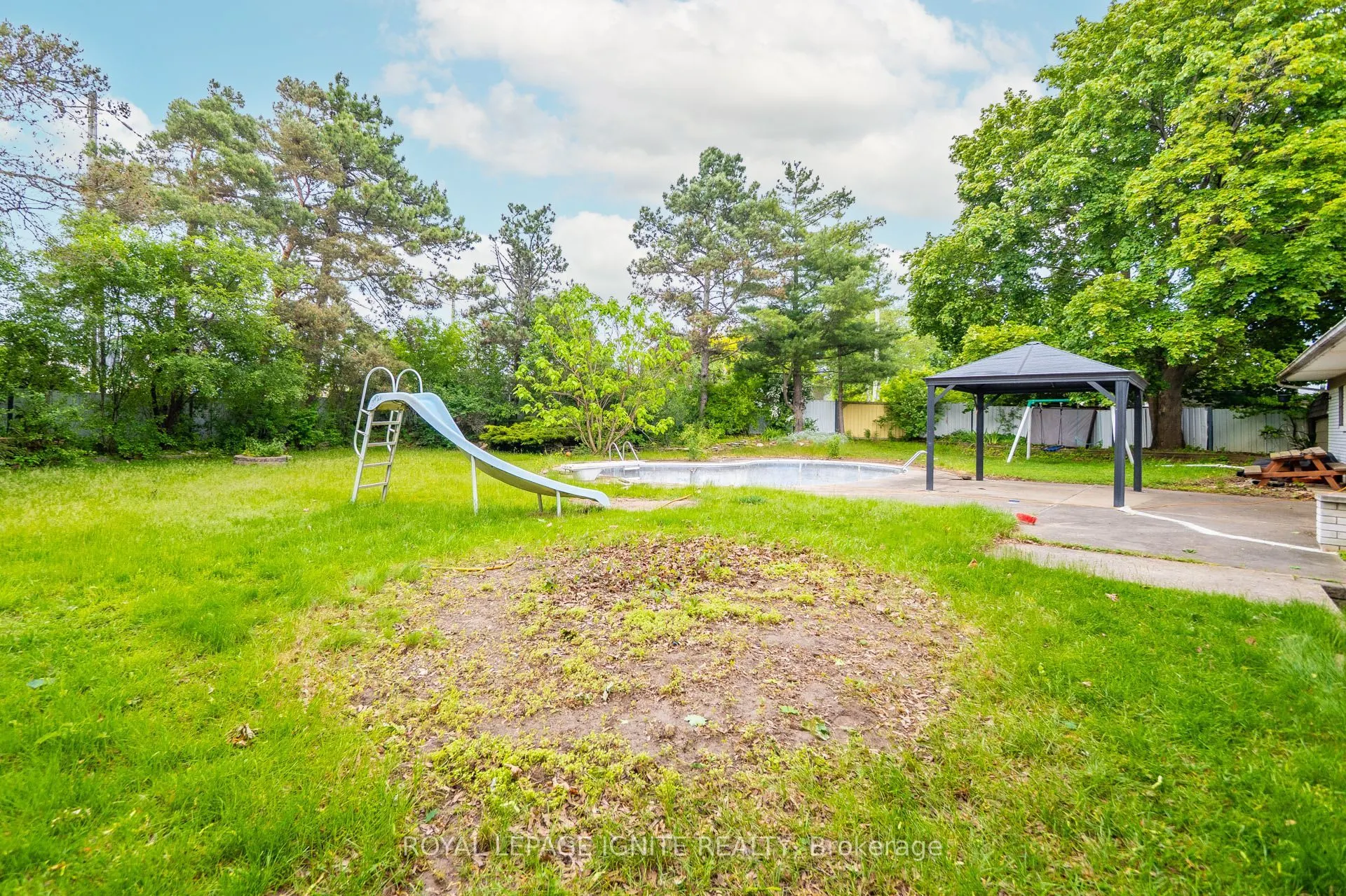 1761 Daleview Crescent