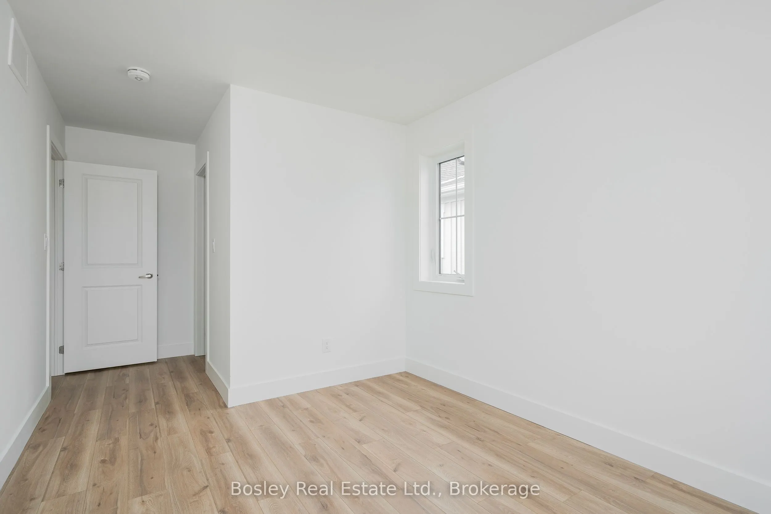 132 WHITE OAK Crescent
