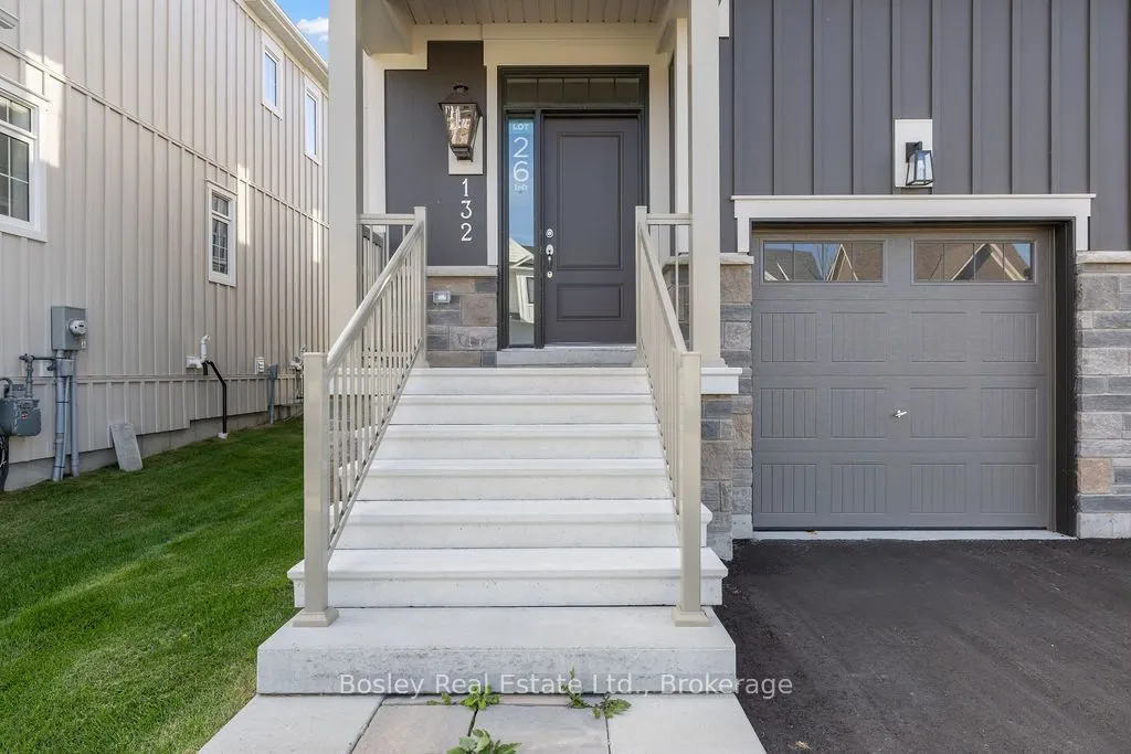 132 WHITE OAK Crescent