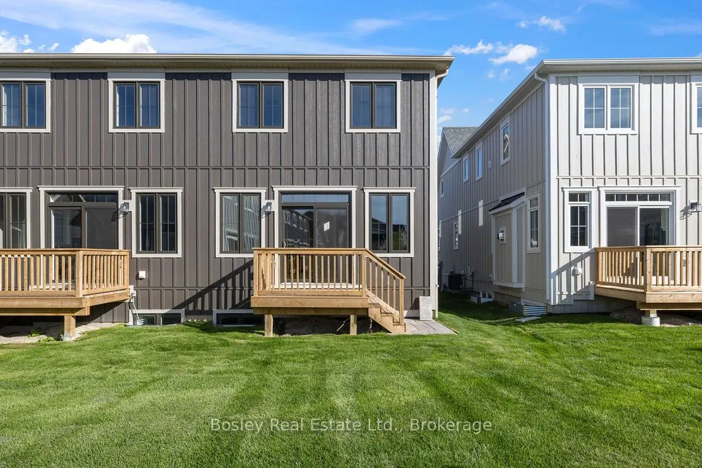 132 WHITE OAK Crescent