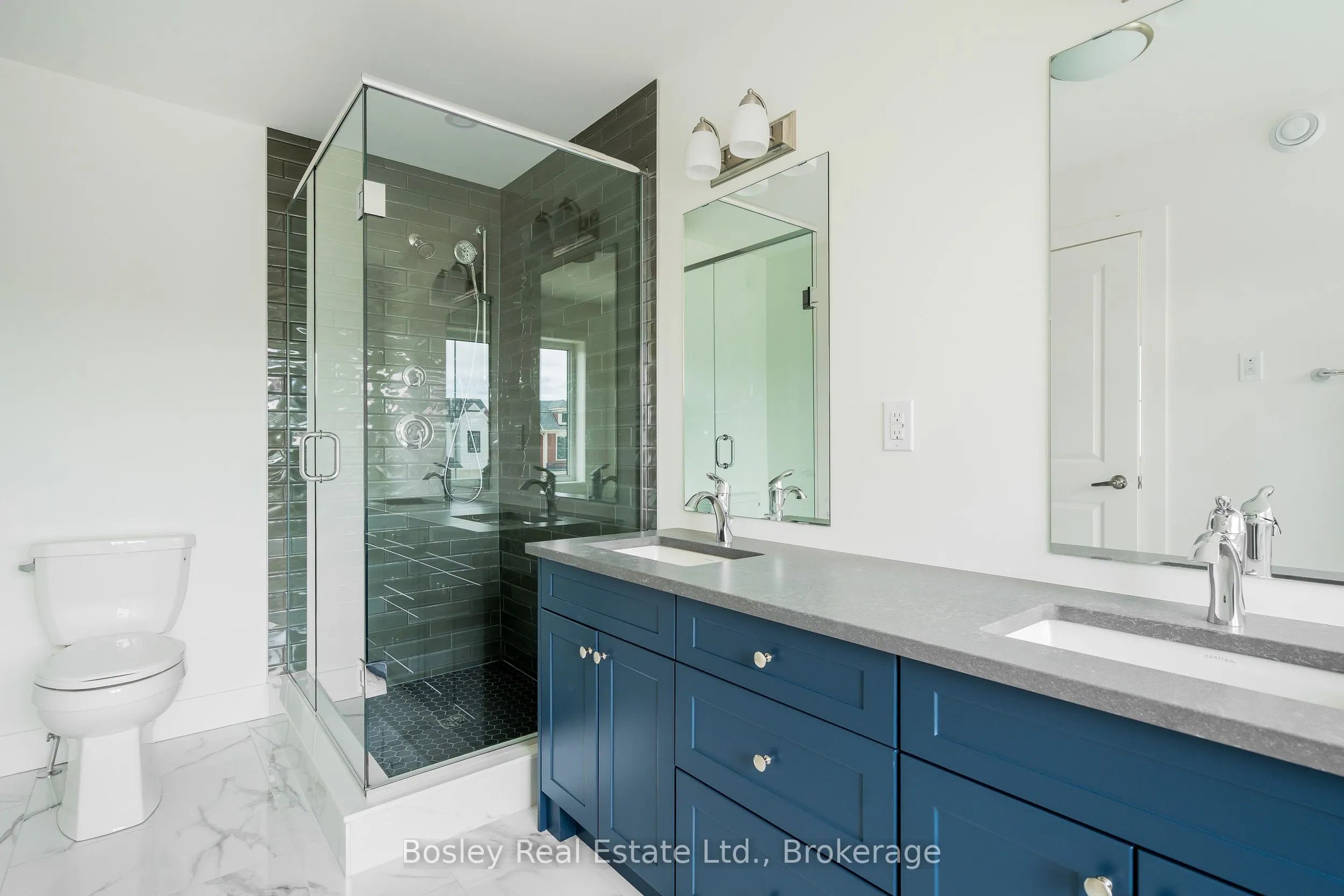 132 WHITE OAK Crescent