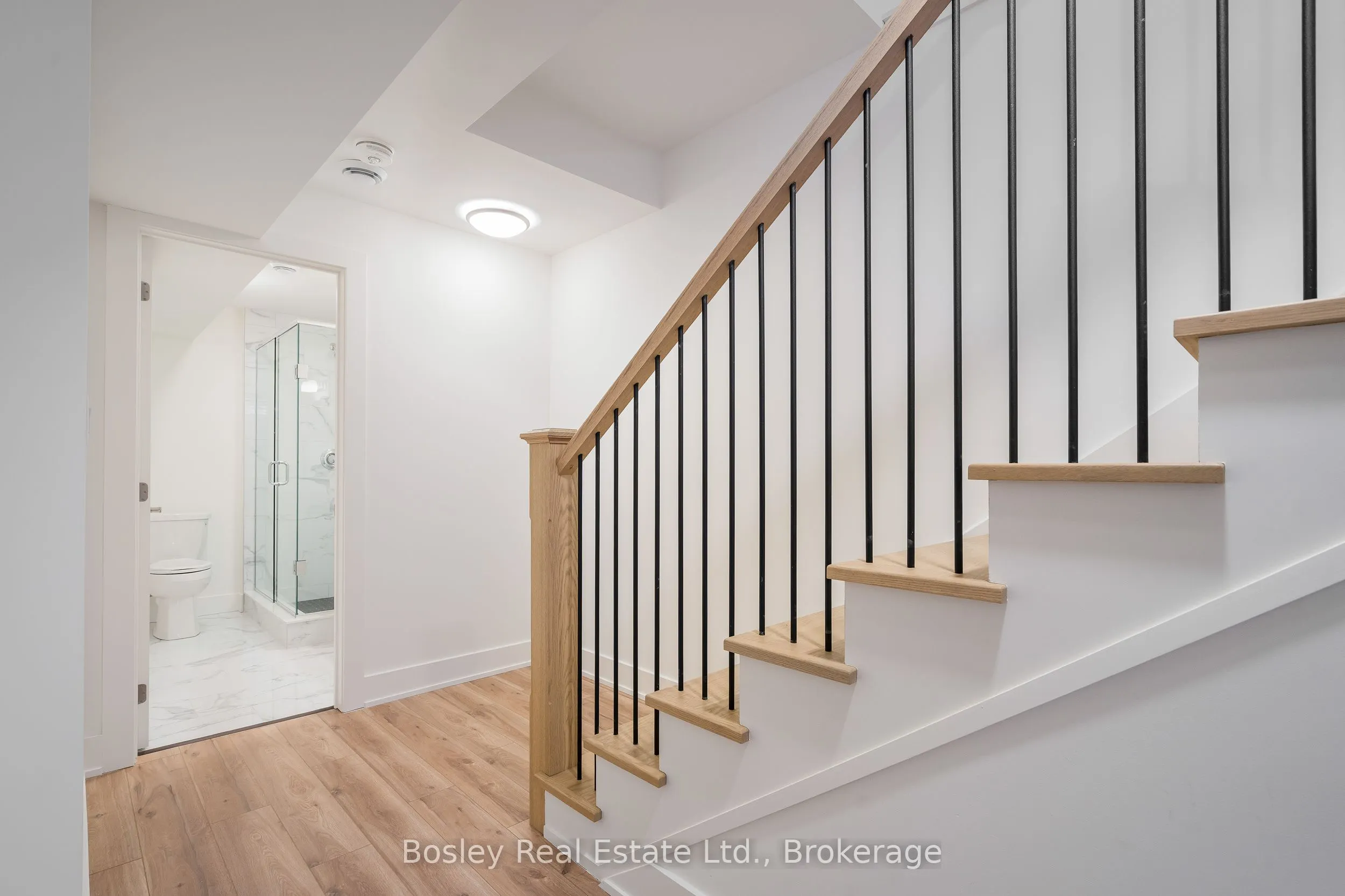 132 WHITE OAK Crescent