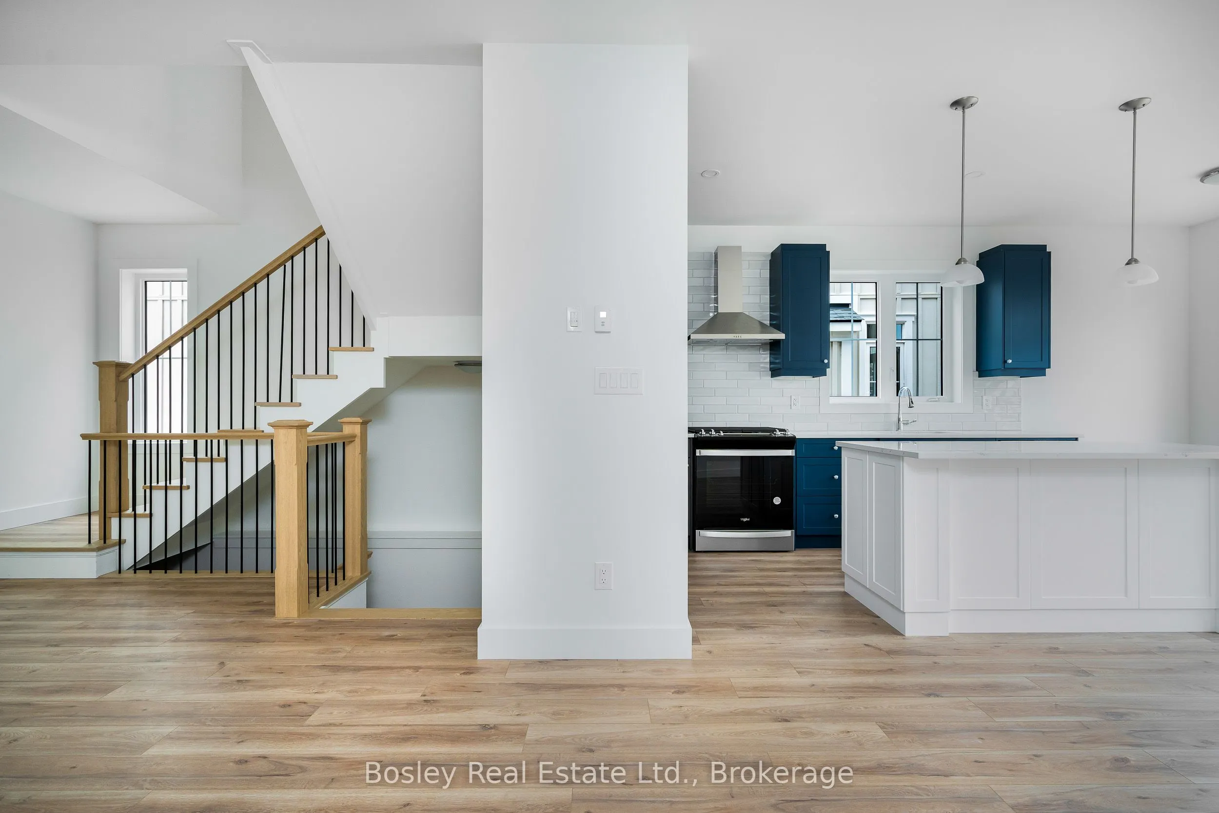 132 WHITE OAK Crescent