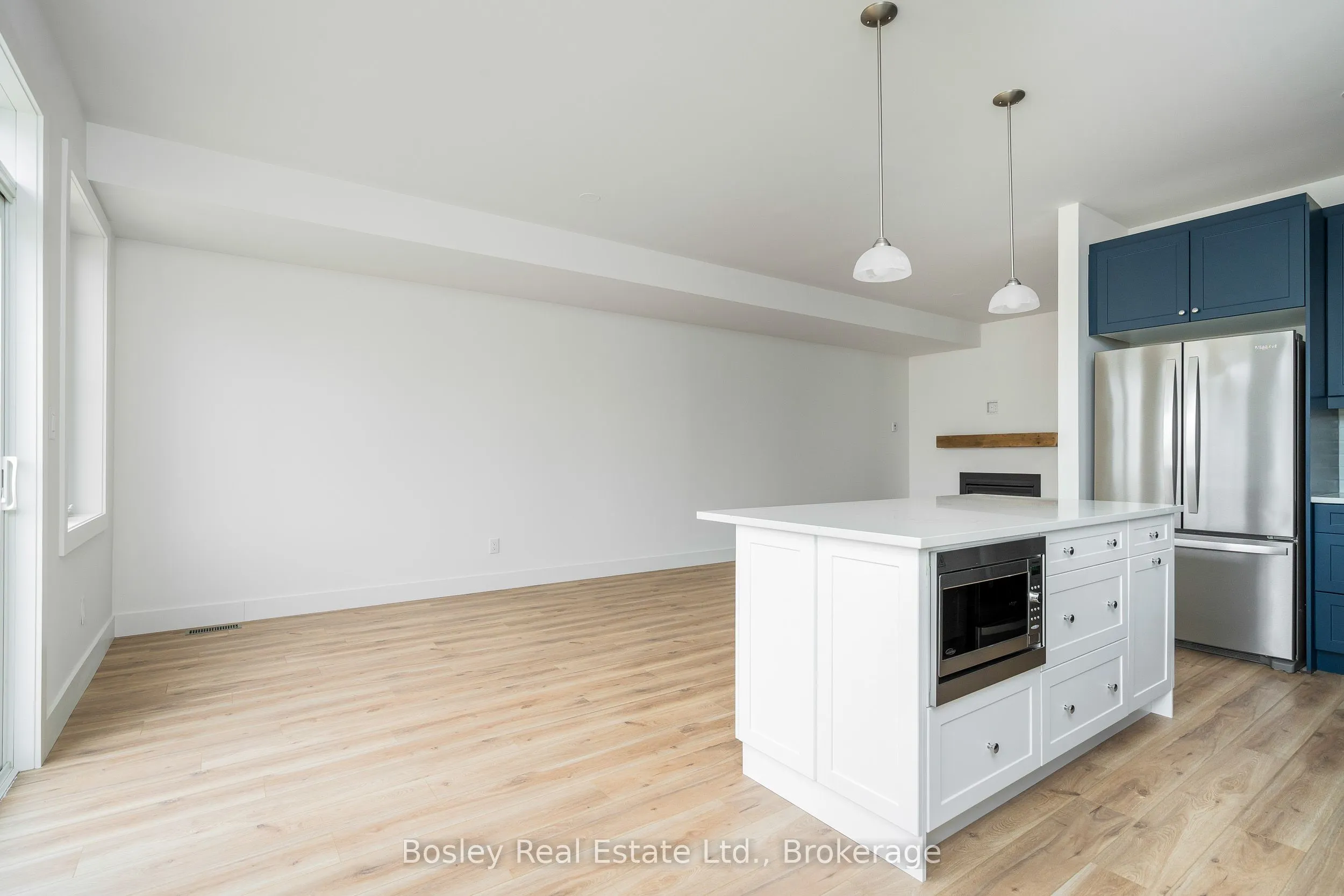 132 WHITE OAK Crescent