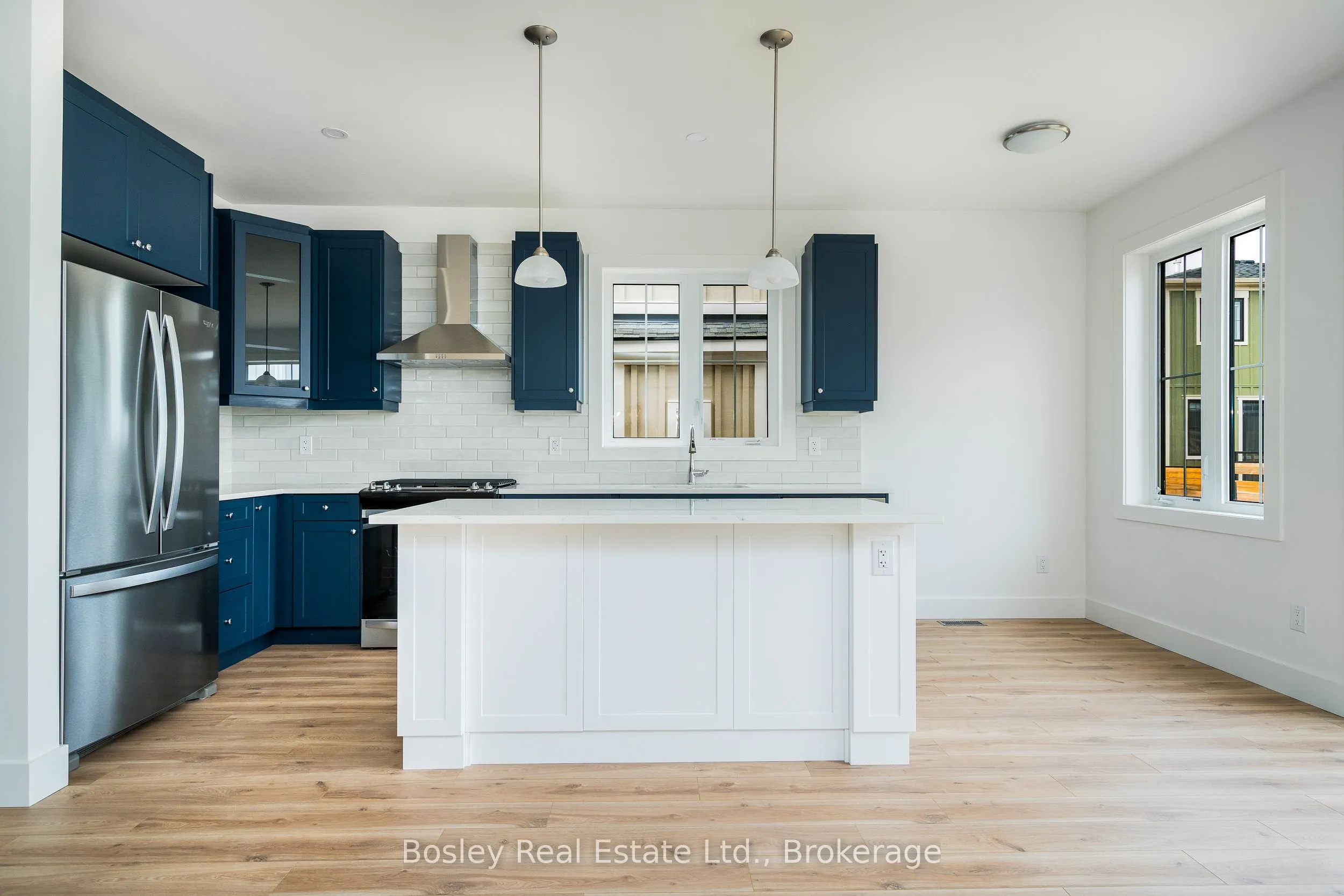 132 WHITE OAK Crescent