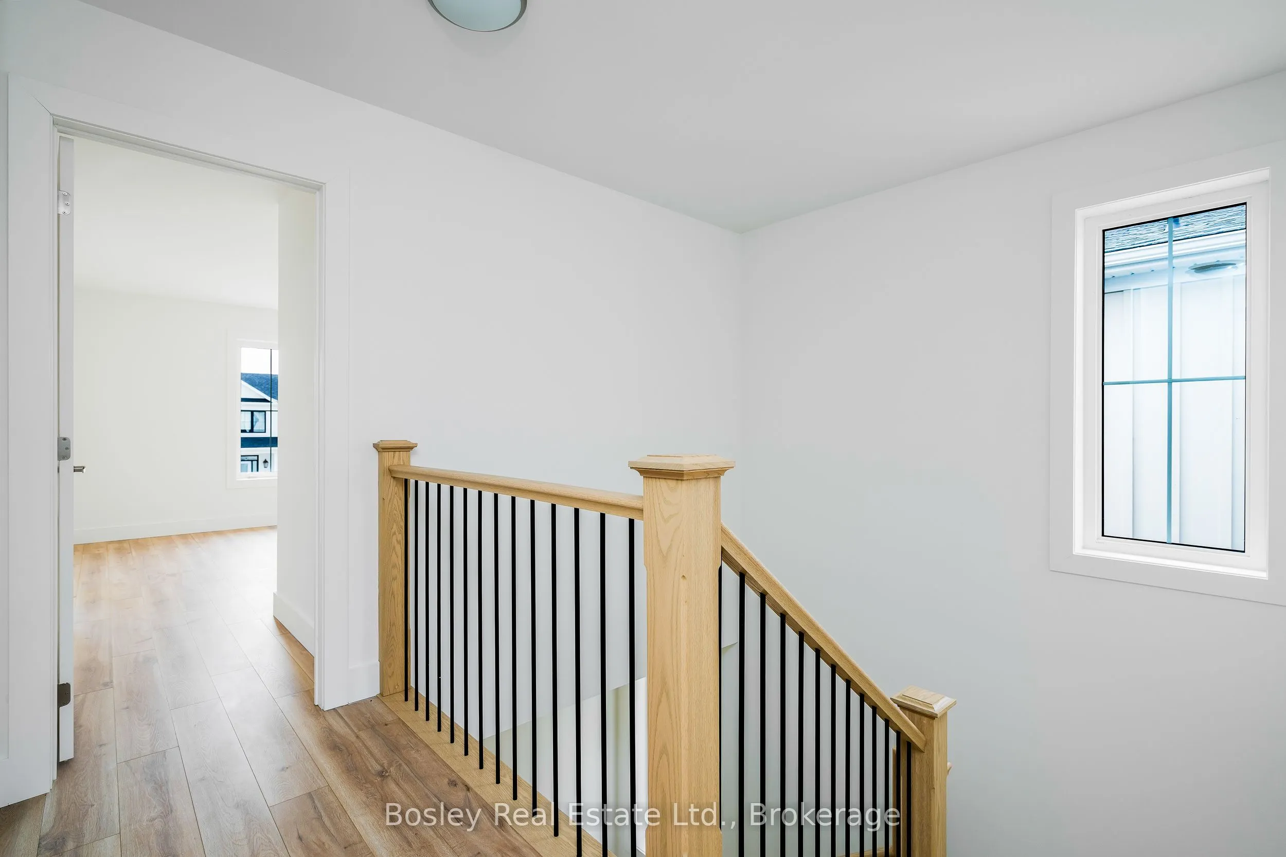132 WHITE OAK Crescent