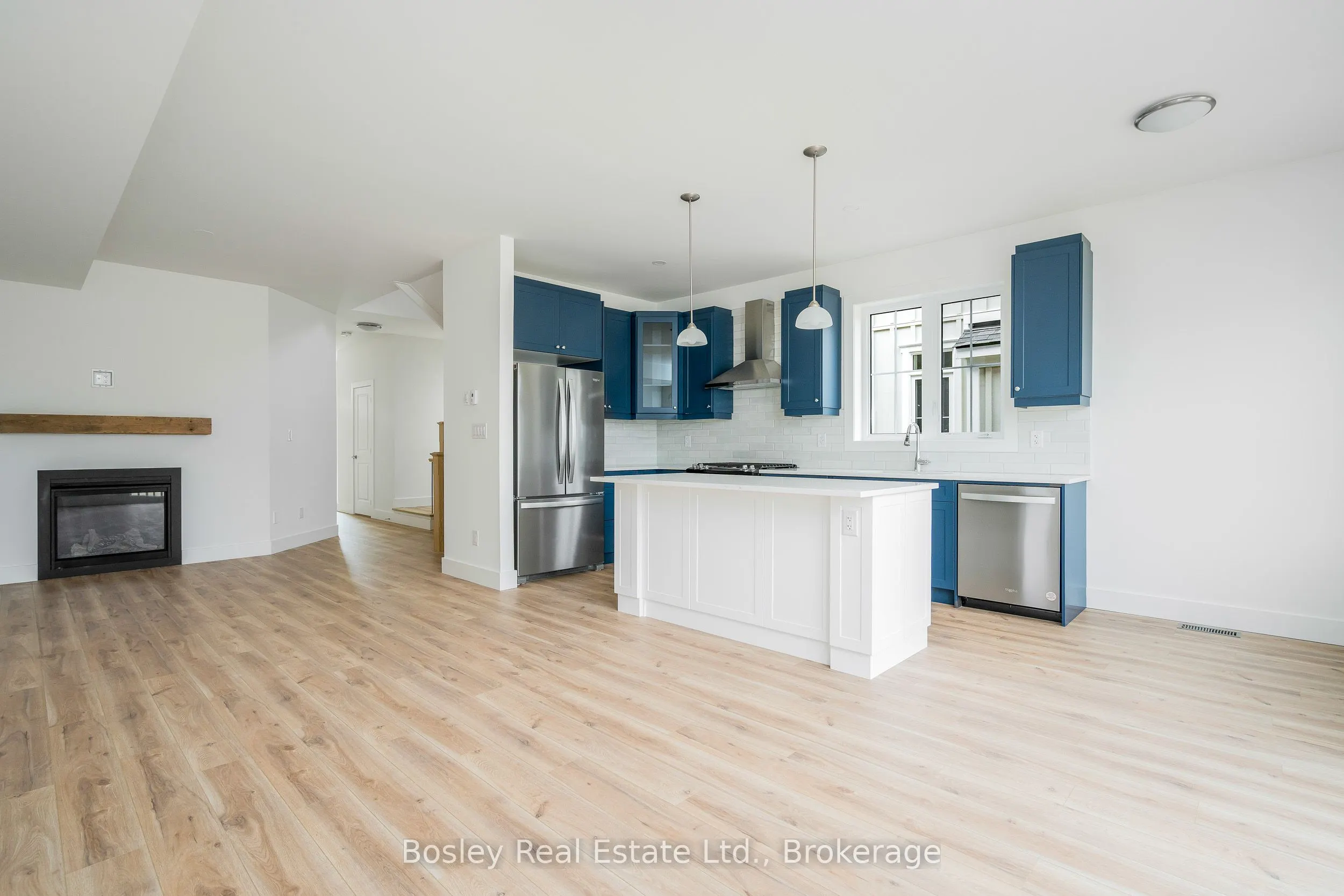 132 WHITE OAK Crescent