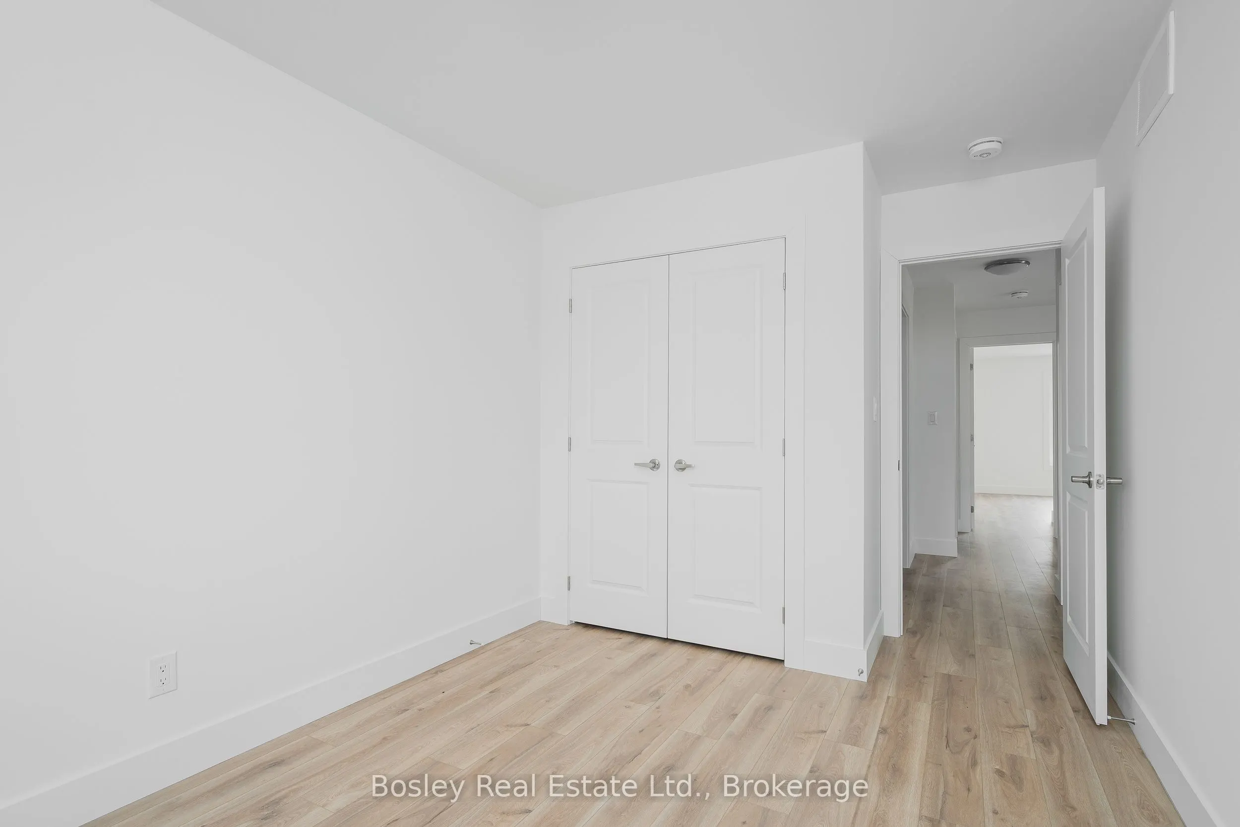 132 WHITE OAK Crescent