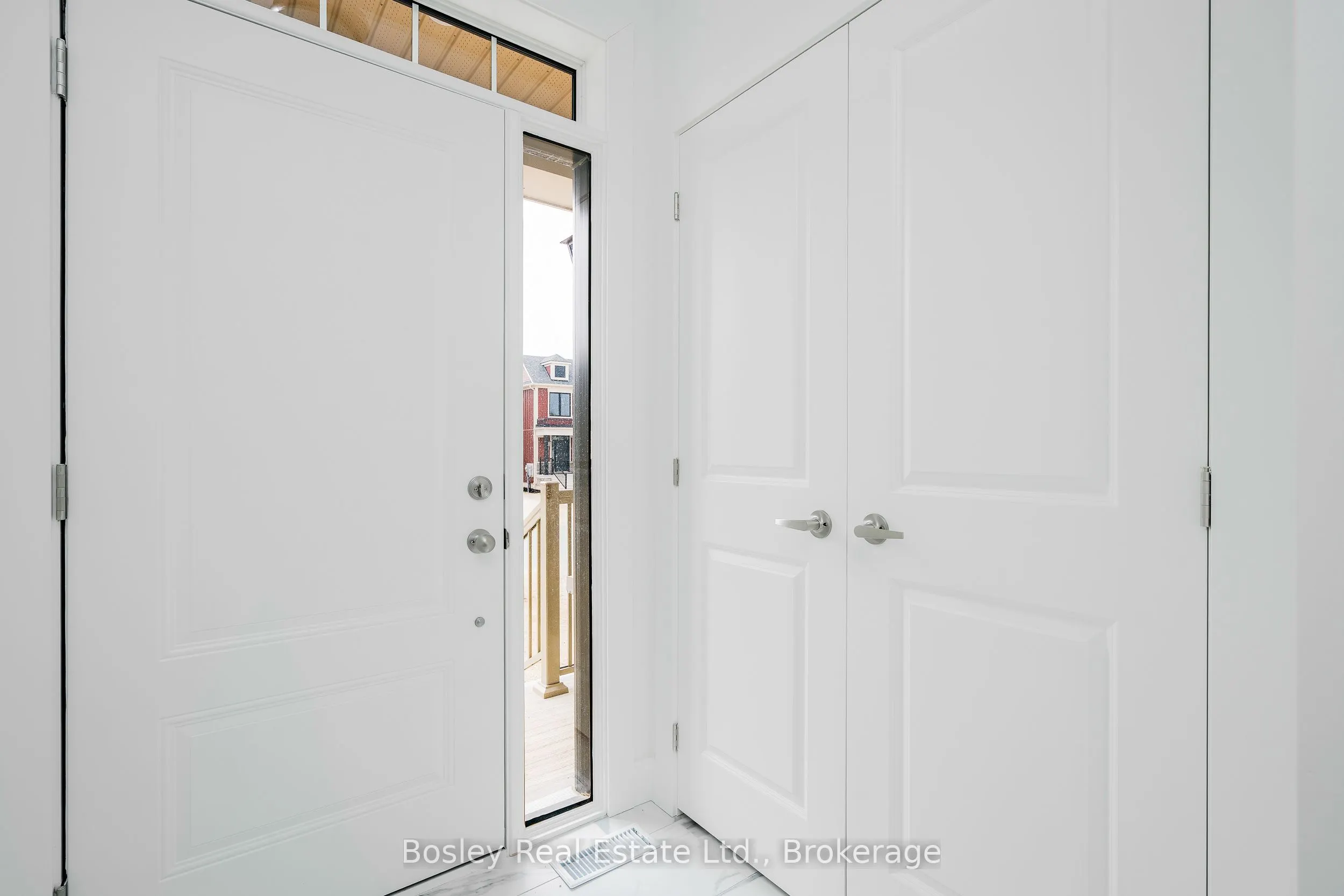 132 WHITE OAK Crescent