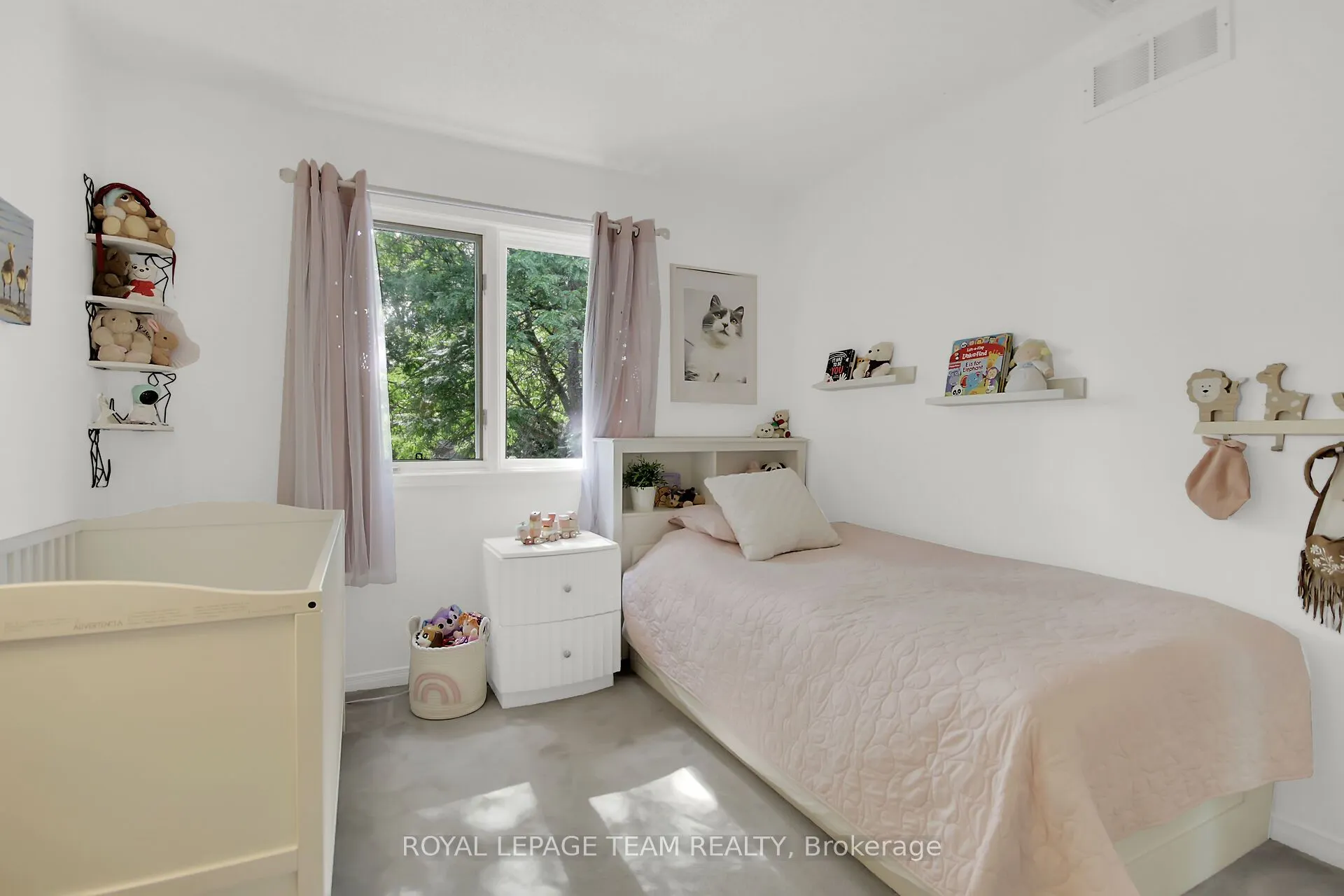 75 Inverary Drive