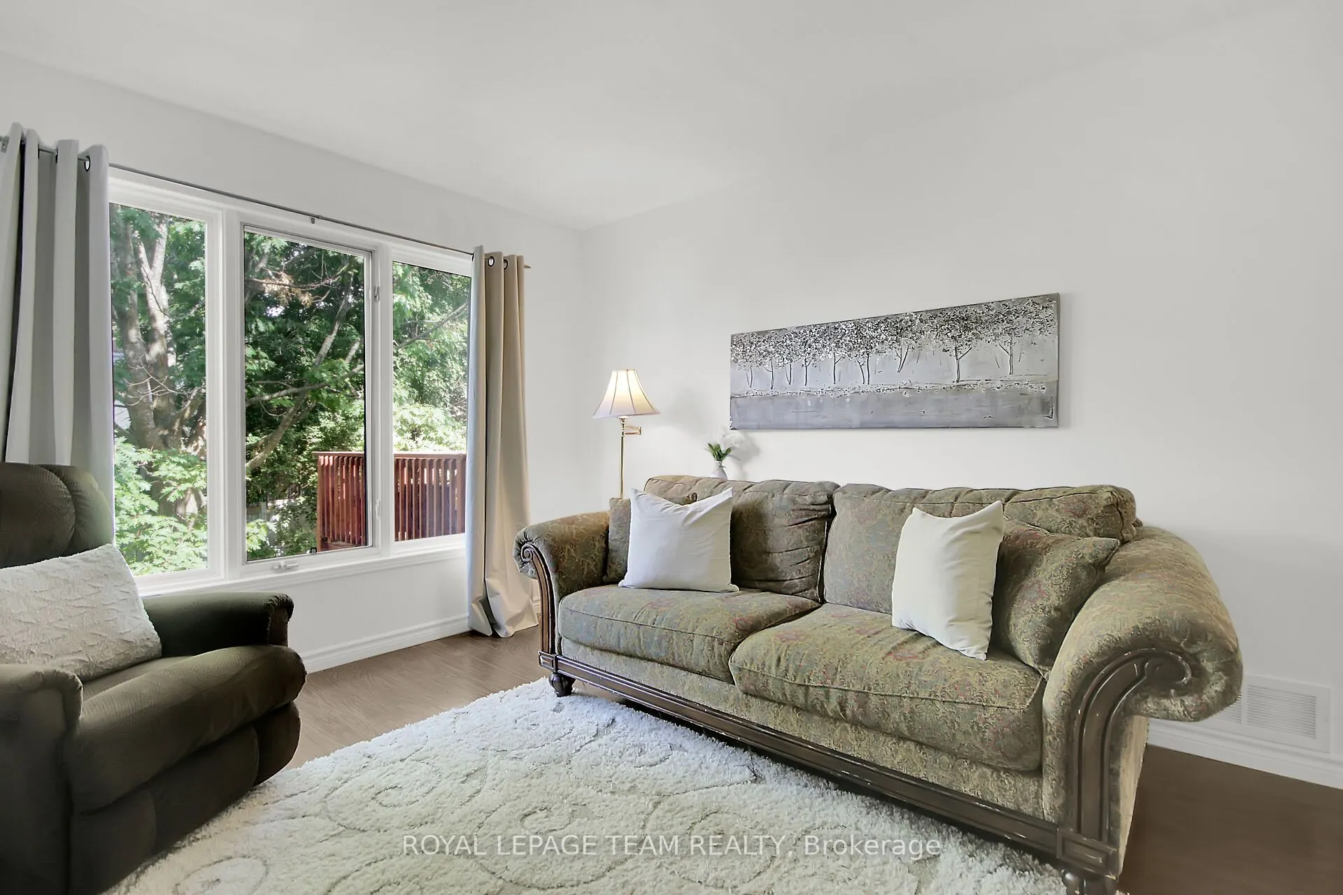 75 Inverary Drive