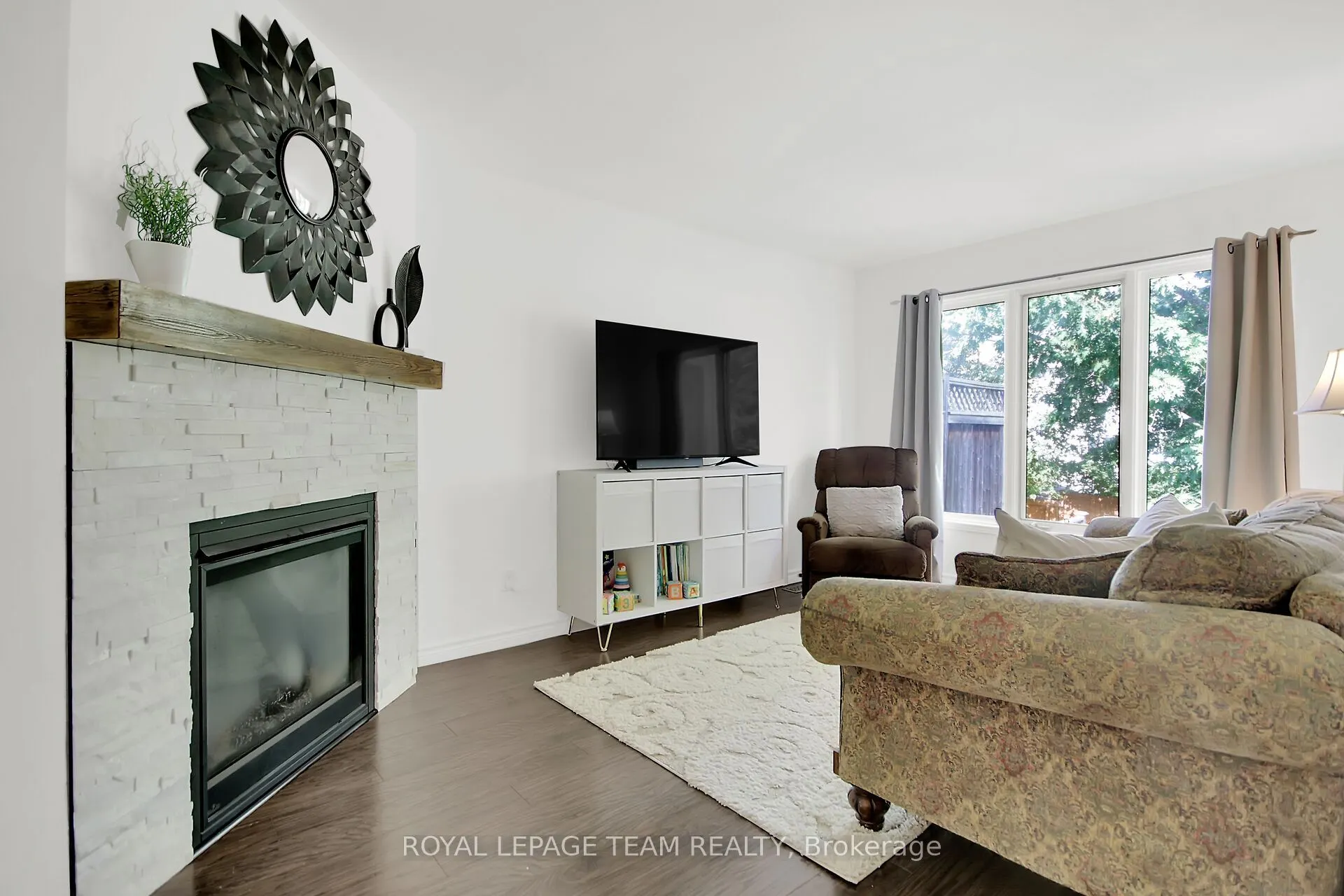 75 Inverary Drive
