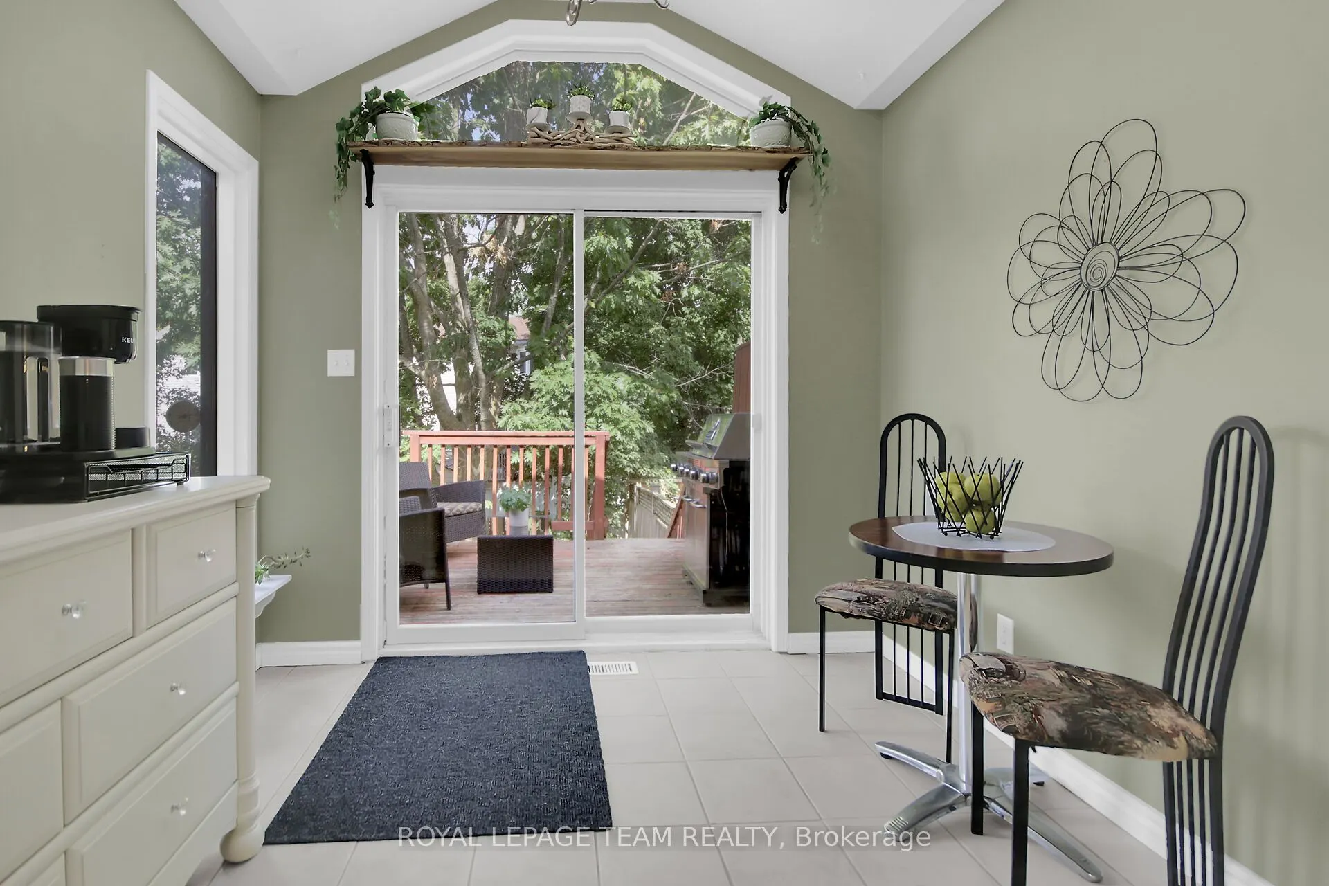 75 Inverary Drive