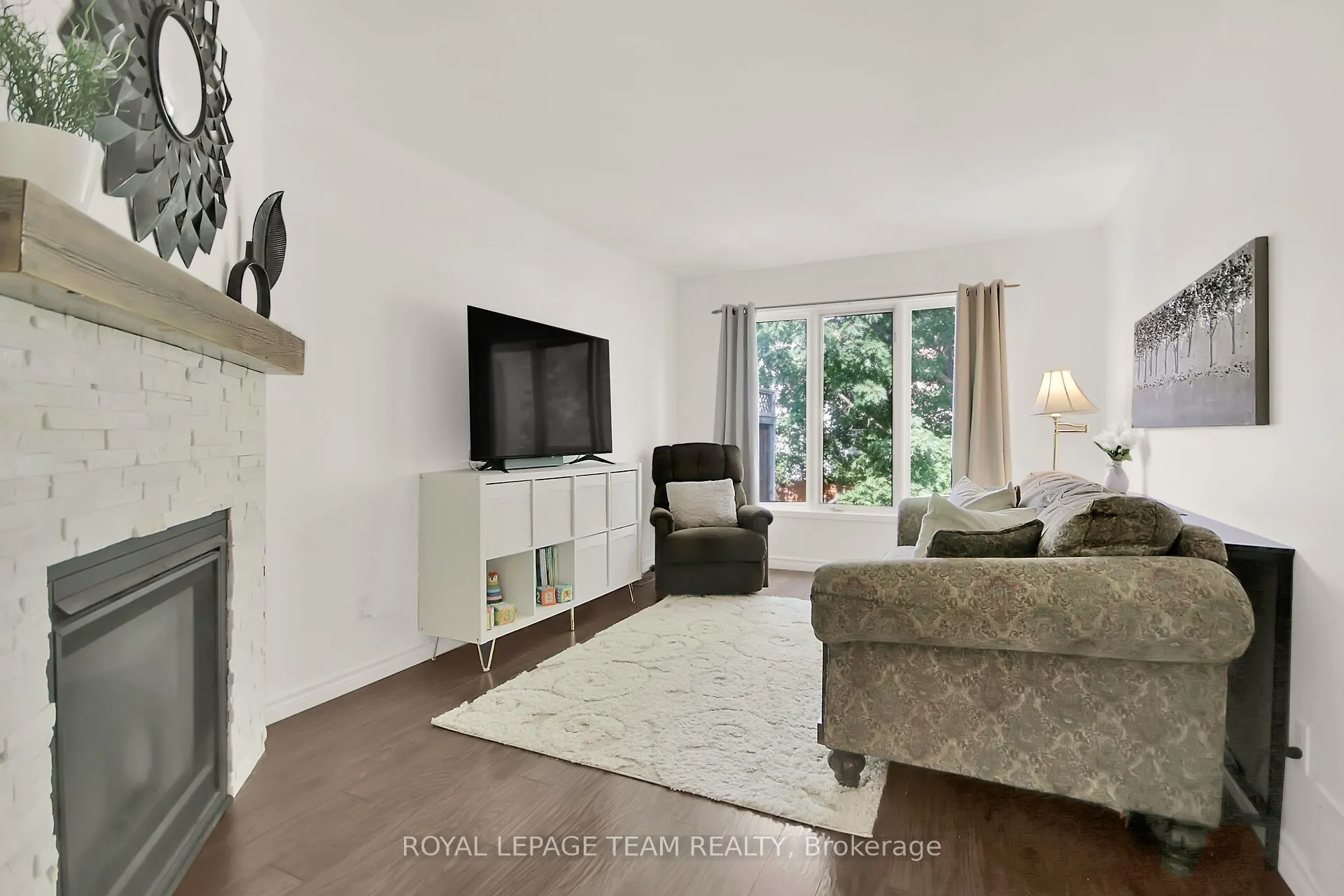 75 Inverary Drive