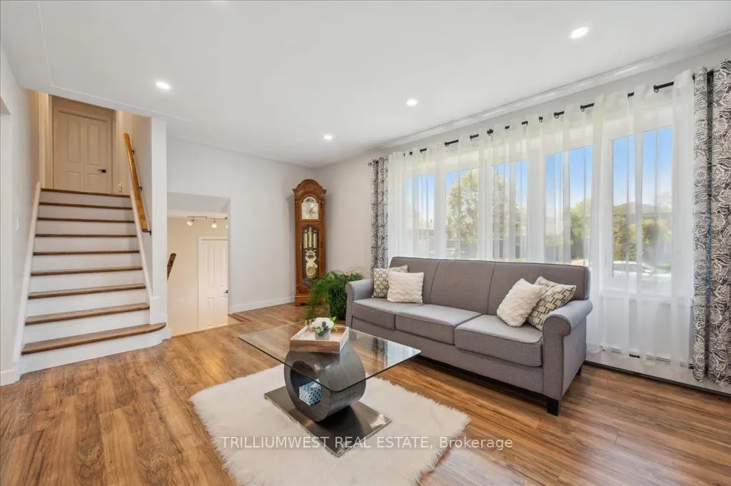 76 Lower Canada Crescent